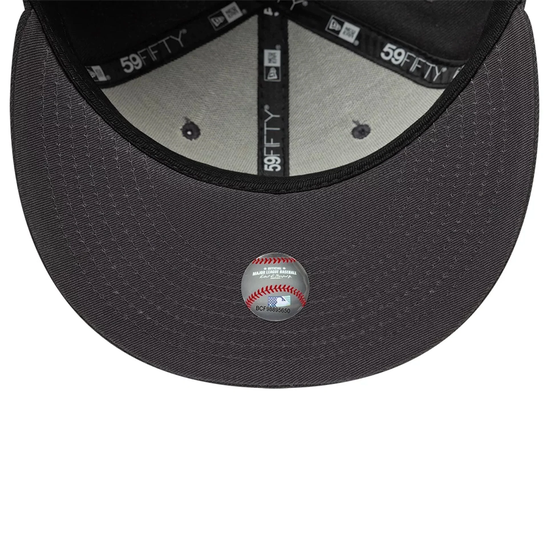 New York Yankees Essential Grey 59FIFTY Fitted Cap - Image 7