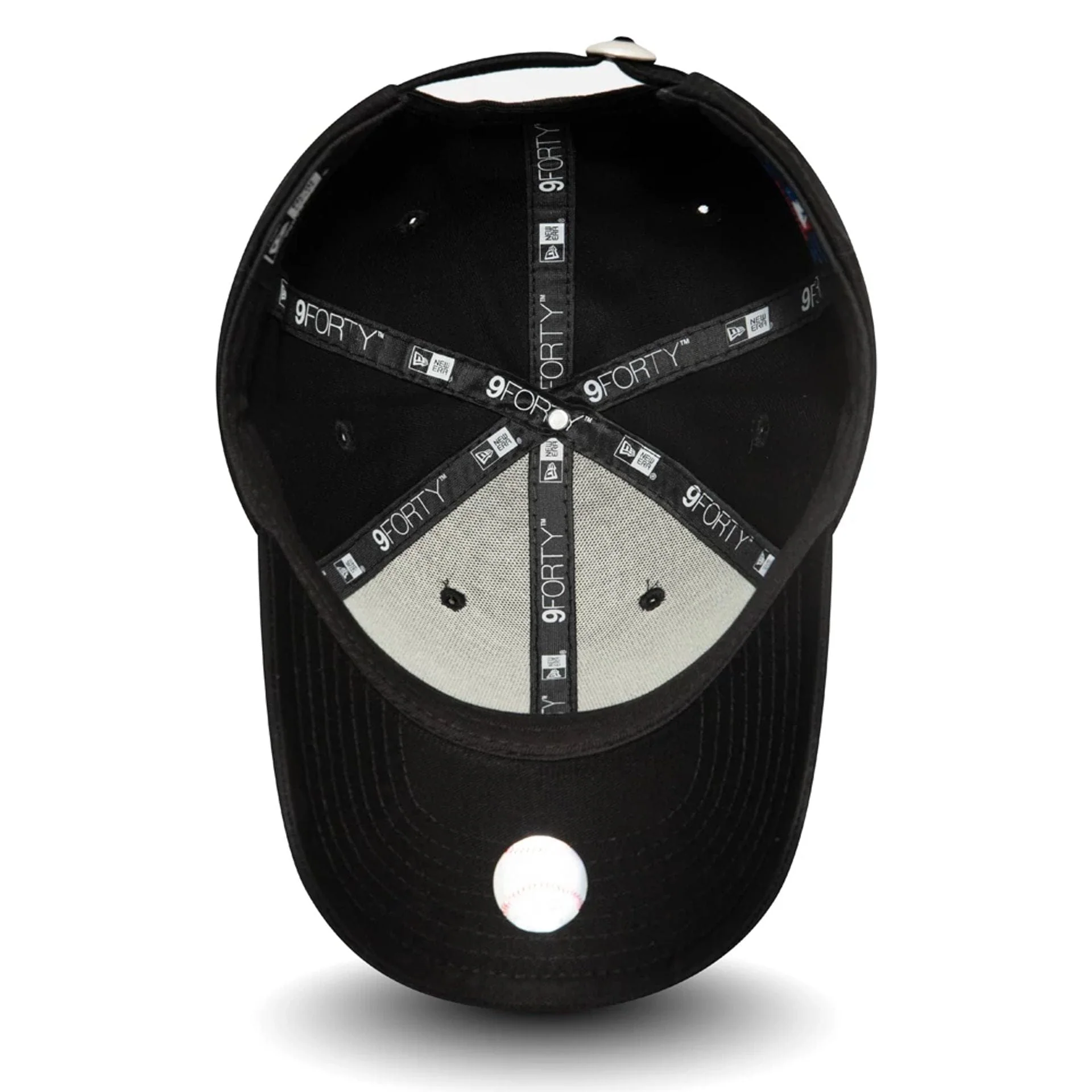 New York Yankees Essential Kids Black On Black 9FORTY Cap - Image 3