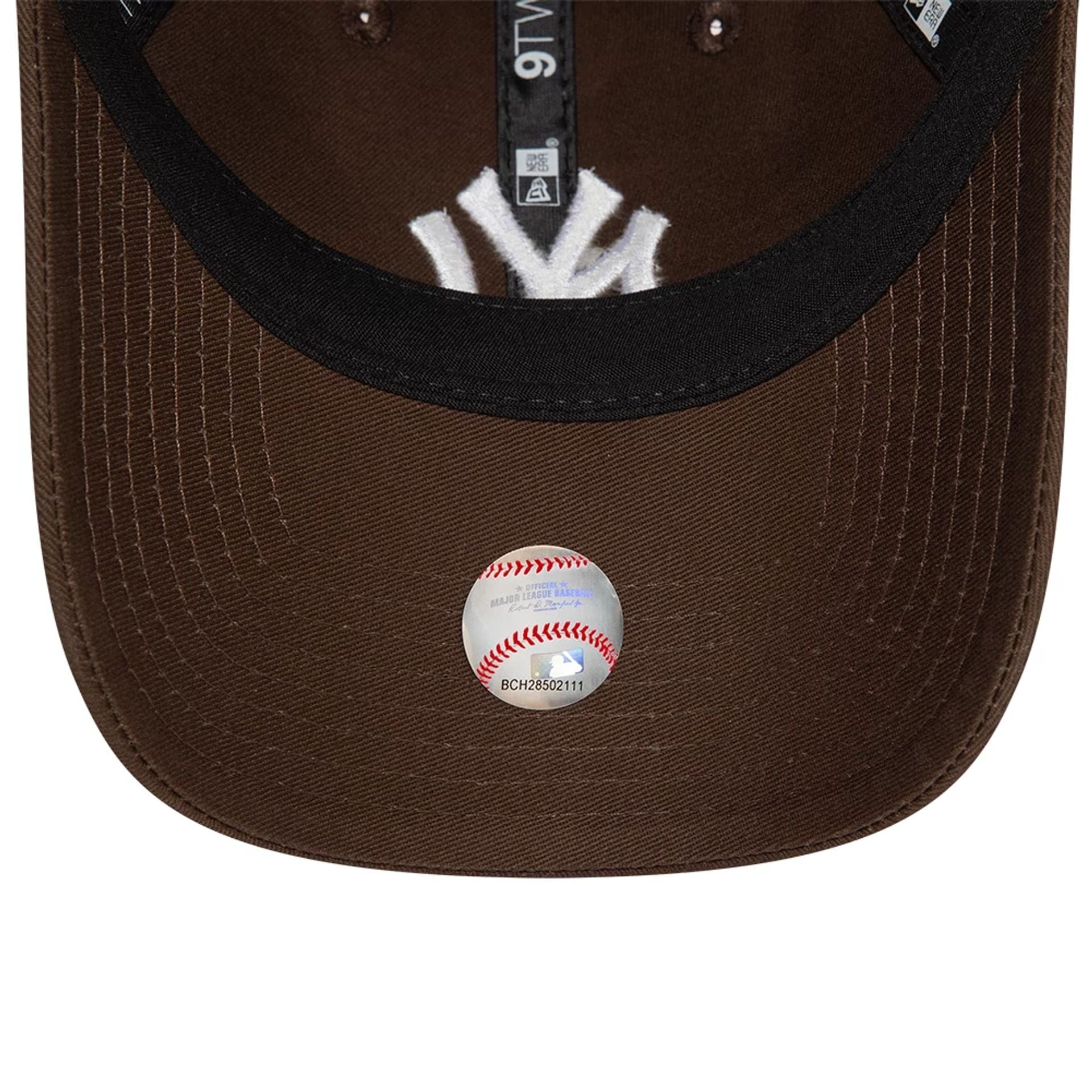 New York Yankees League Essential Dark Brown 9TWENTY Adjustable Cap - Image 2