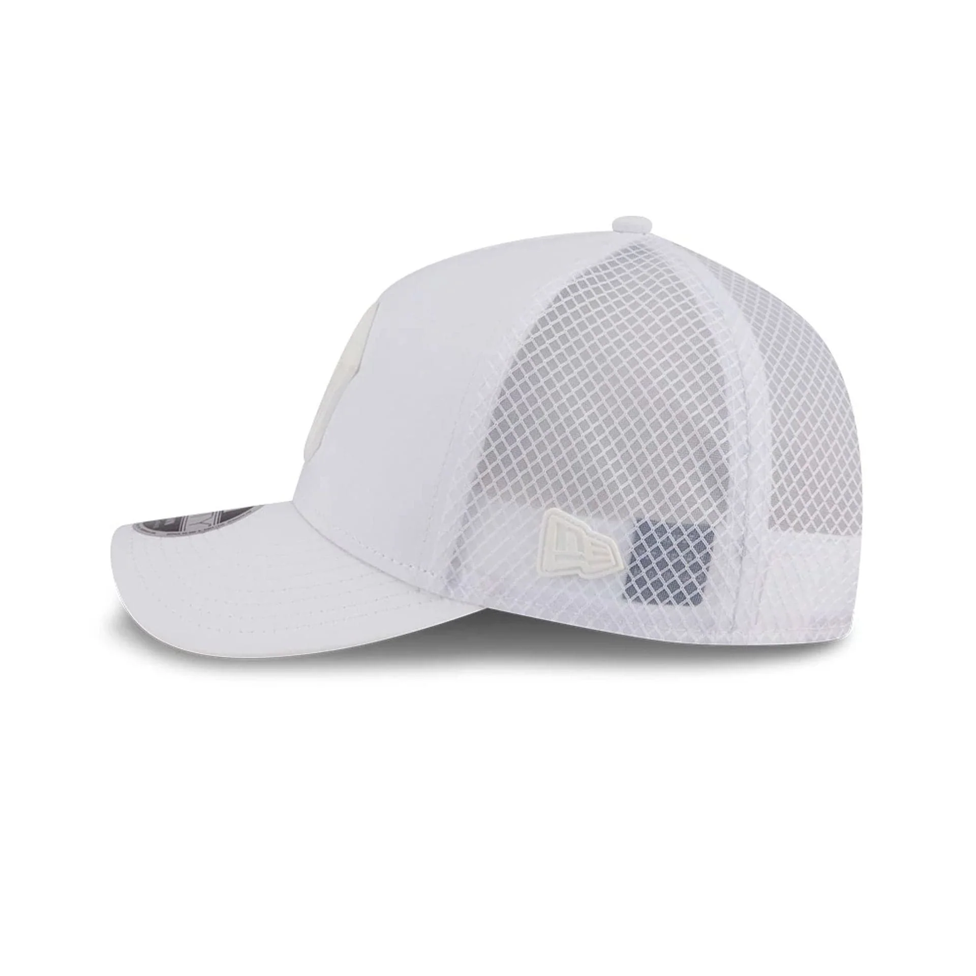 New York Yankees MLB Badged White 9FORTY M-Crown A-Frame Trucker Cap - Image 5