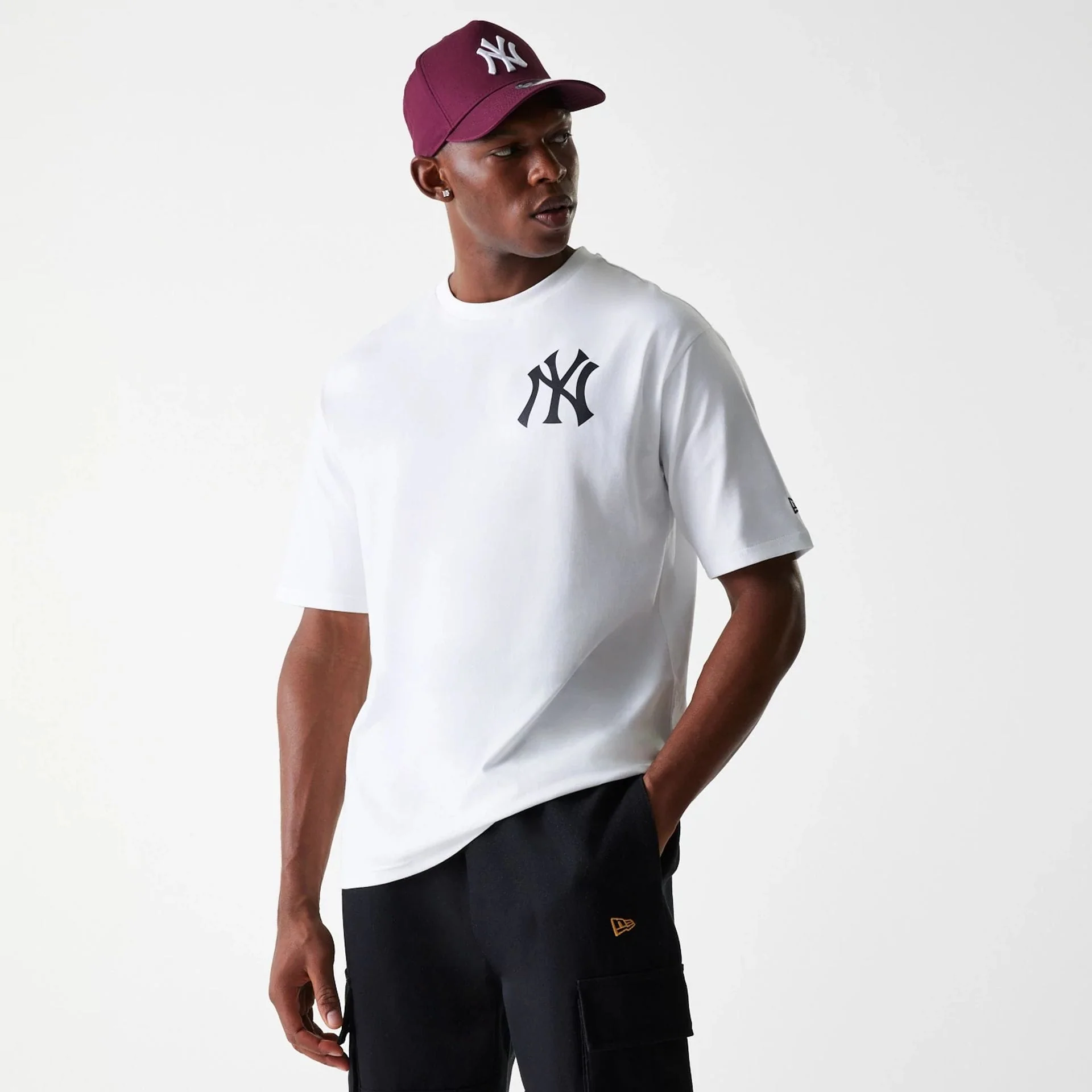 New York Yankees MLB Baseball Graphic White Oversized T-Shirt - Image 3