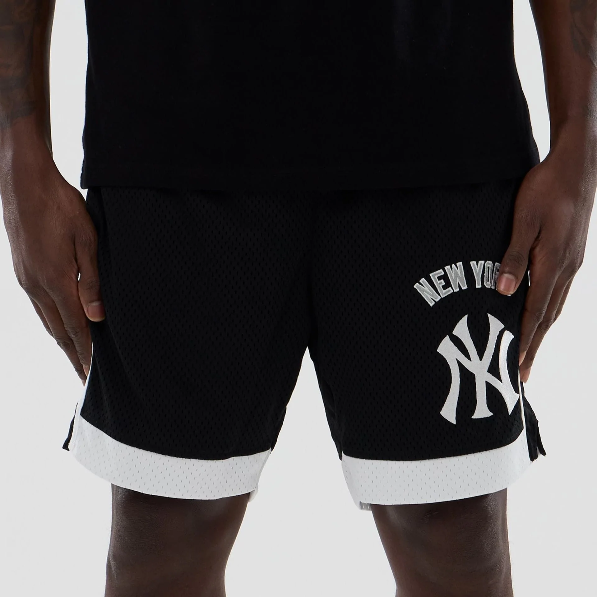 New York Yankees MLB Black Mesh Shorts - Image 2