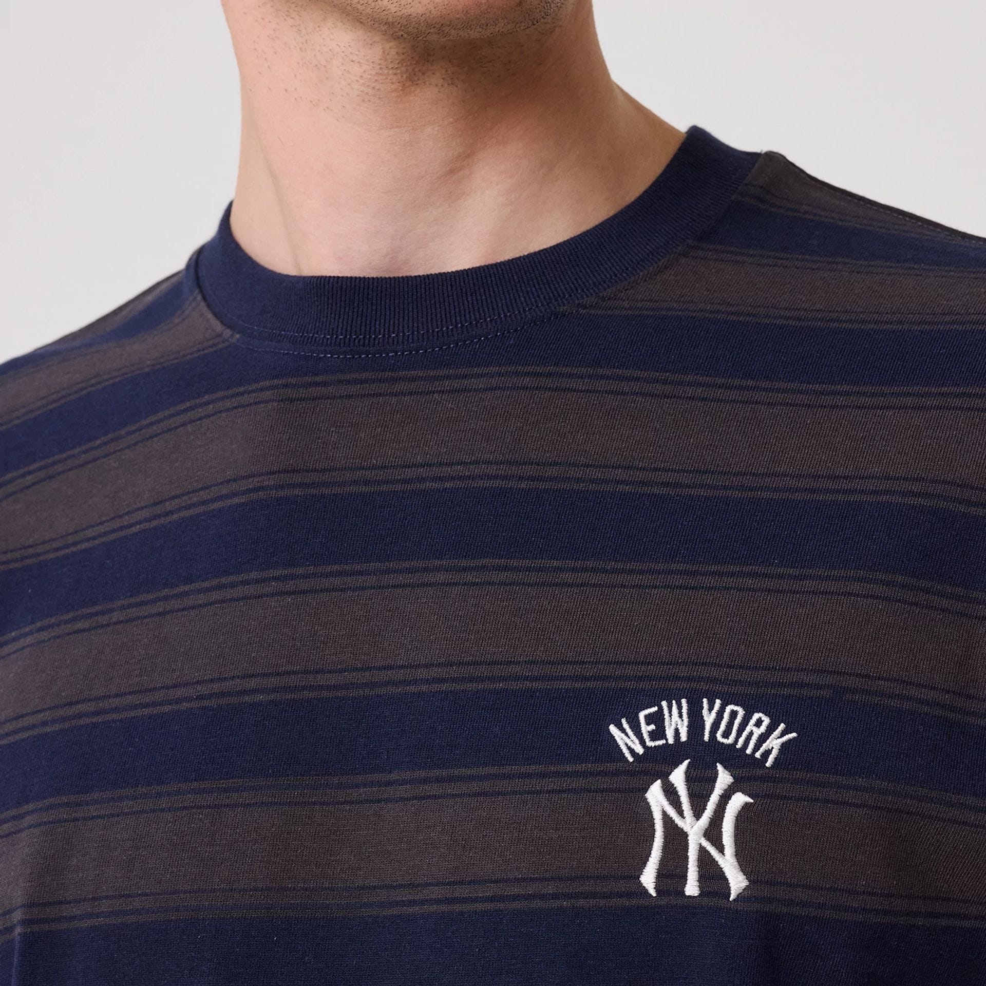 New York Yankees MLB Border Navy Oversized T-Shirt - Image 3