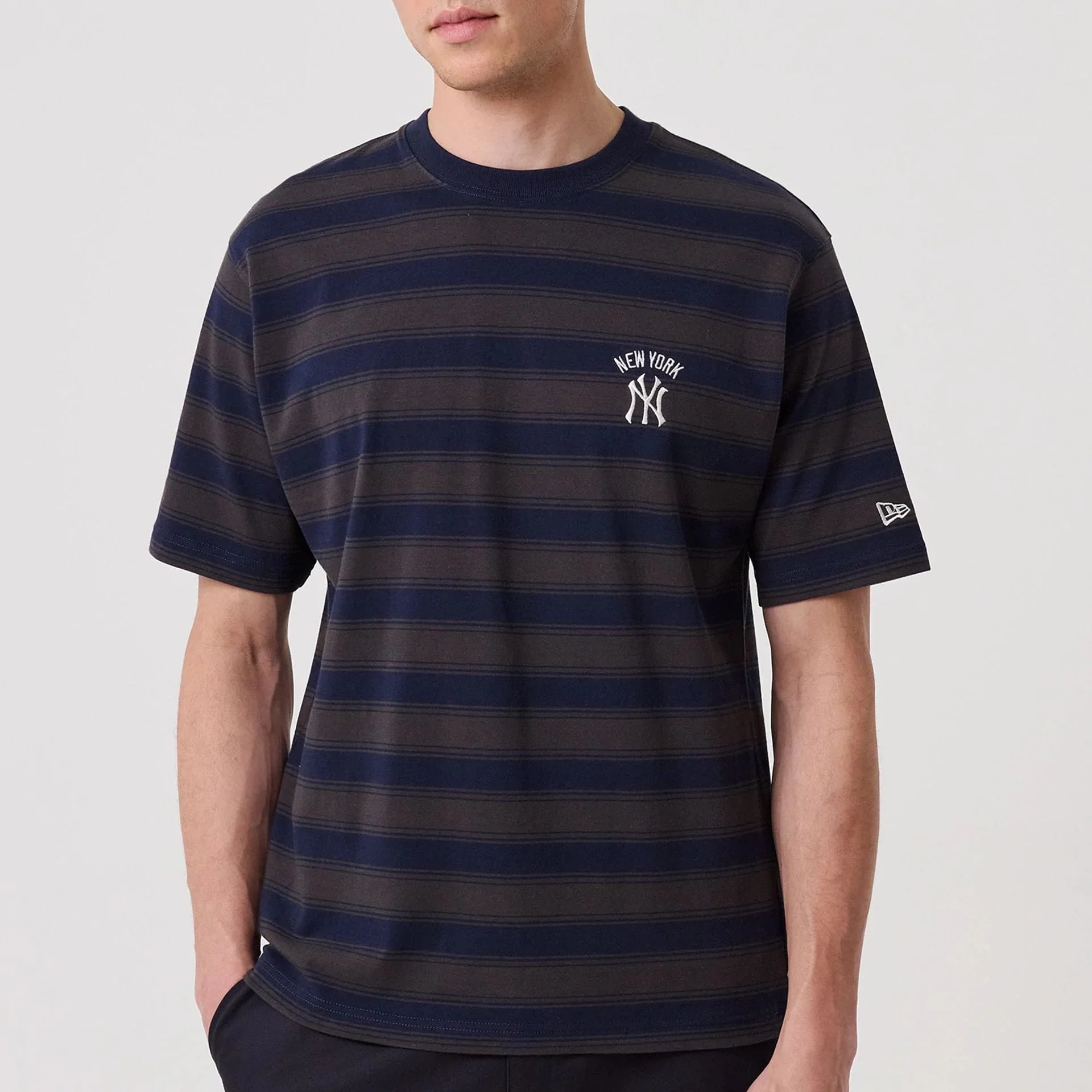 New York Yankees MLB Border Navy Oversized T-Shirt - Image 4
