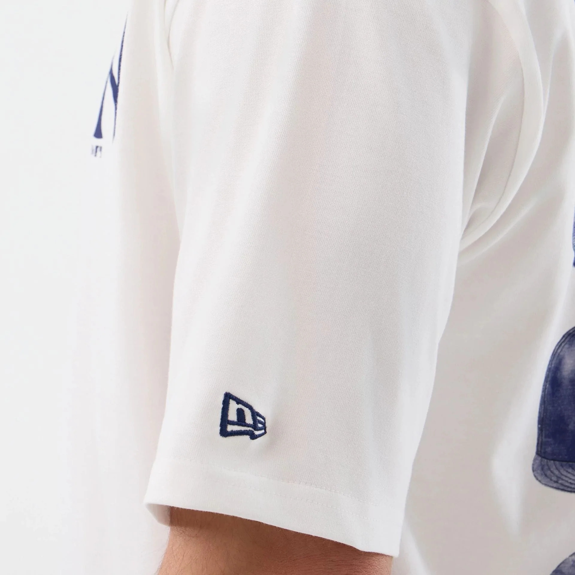 New York Yankees MLB Cap Graphic White Oversized T-Shirt - Image 8