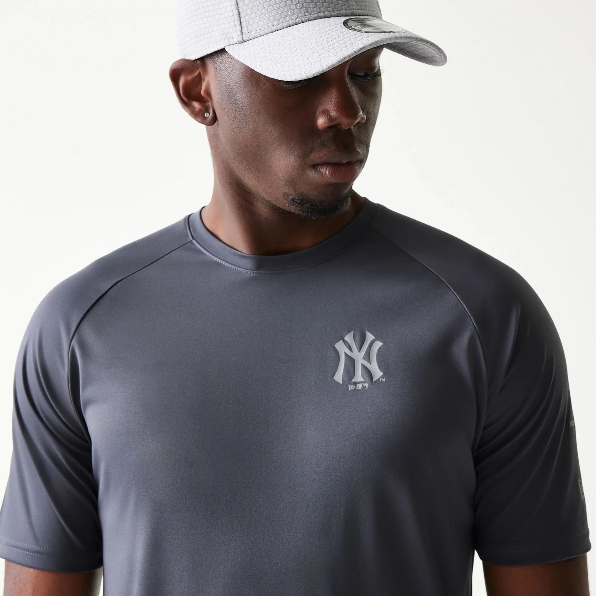 New York Yankees MLB Dark Grey T-Shirt - Image 4