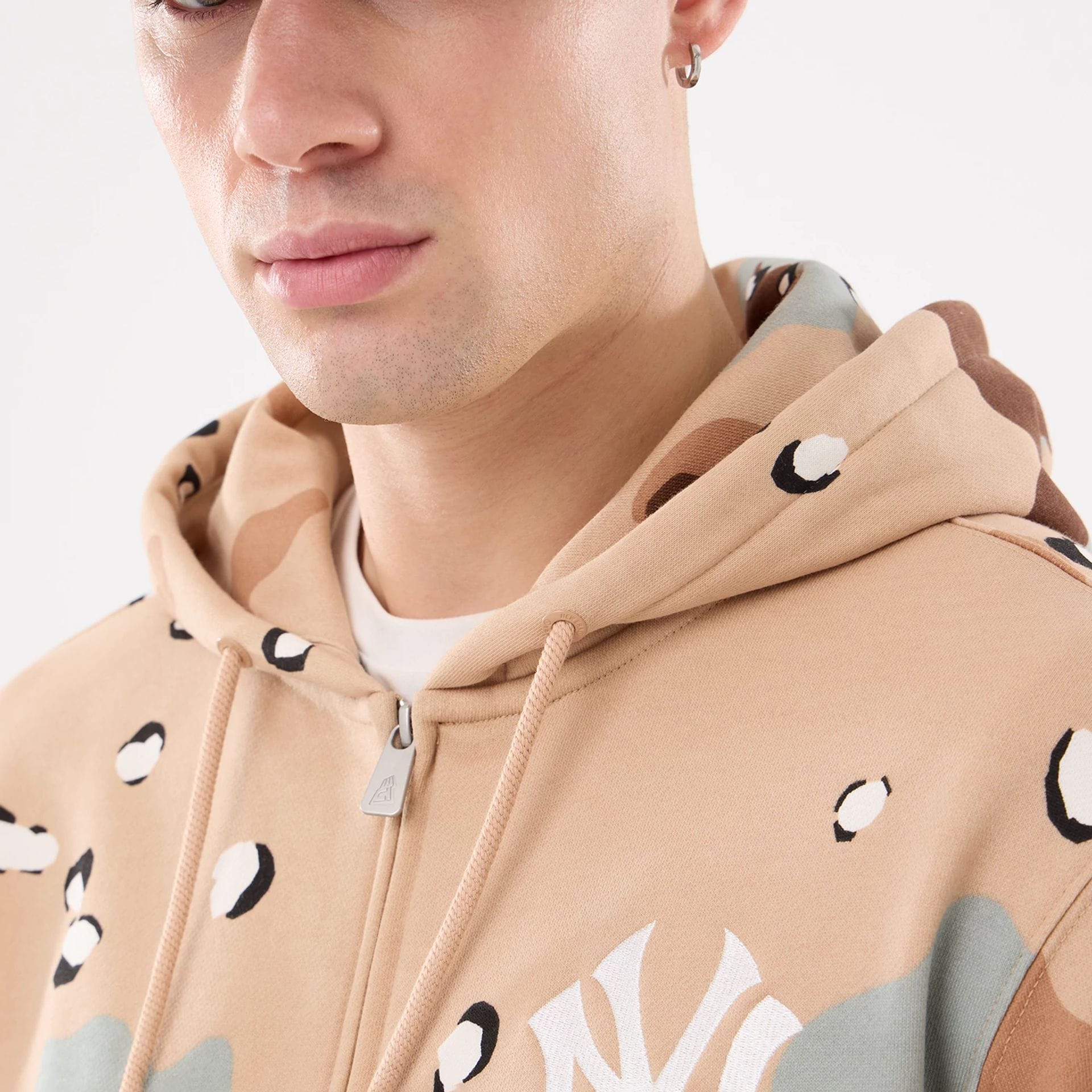 New York Yankees MLB Desert Camo 2 Way Full Zip Hoodie - Image 4