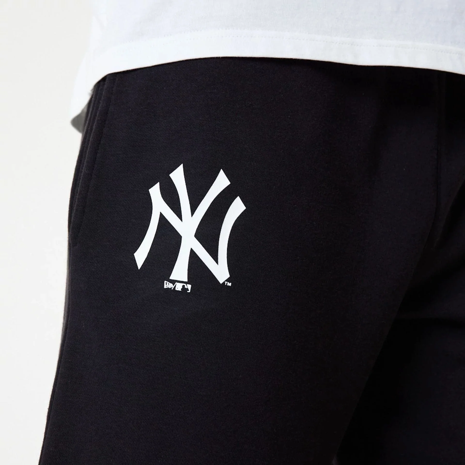 New York Yankees MLB Essential Black Joggers - Image 5