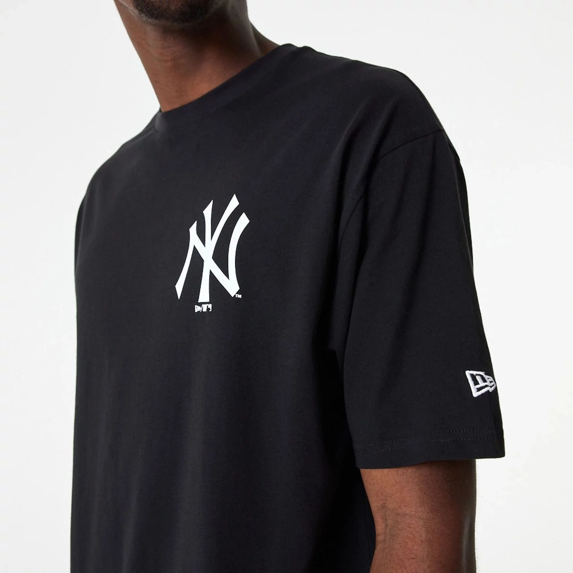 New York Yankees MLB Essential Black Oversized T-Shirt - Image 3