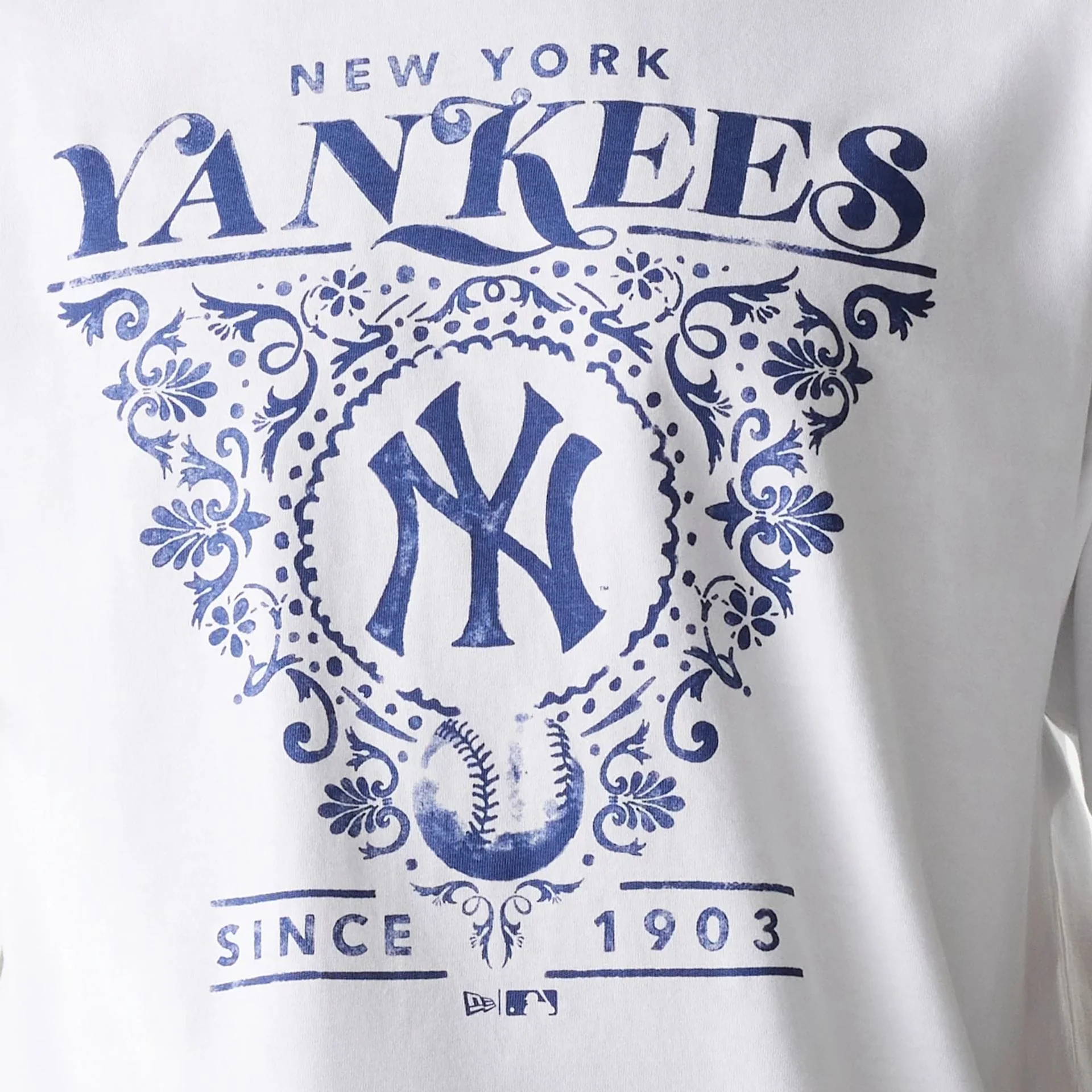 New York Yankees MLB Floral Graphic White Oversized T-Shirt - Image 4