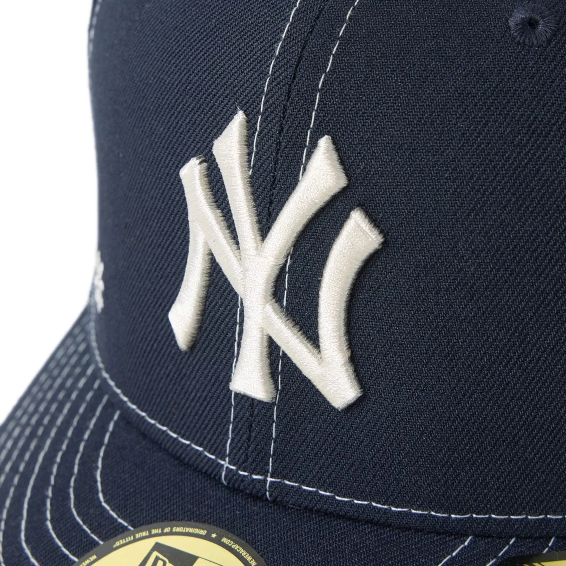 New York Yankees MLB Floral Navy 59FIFTY Fitted Cap - Image 4