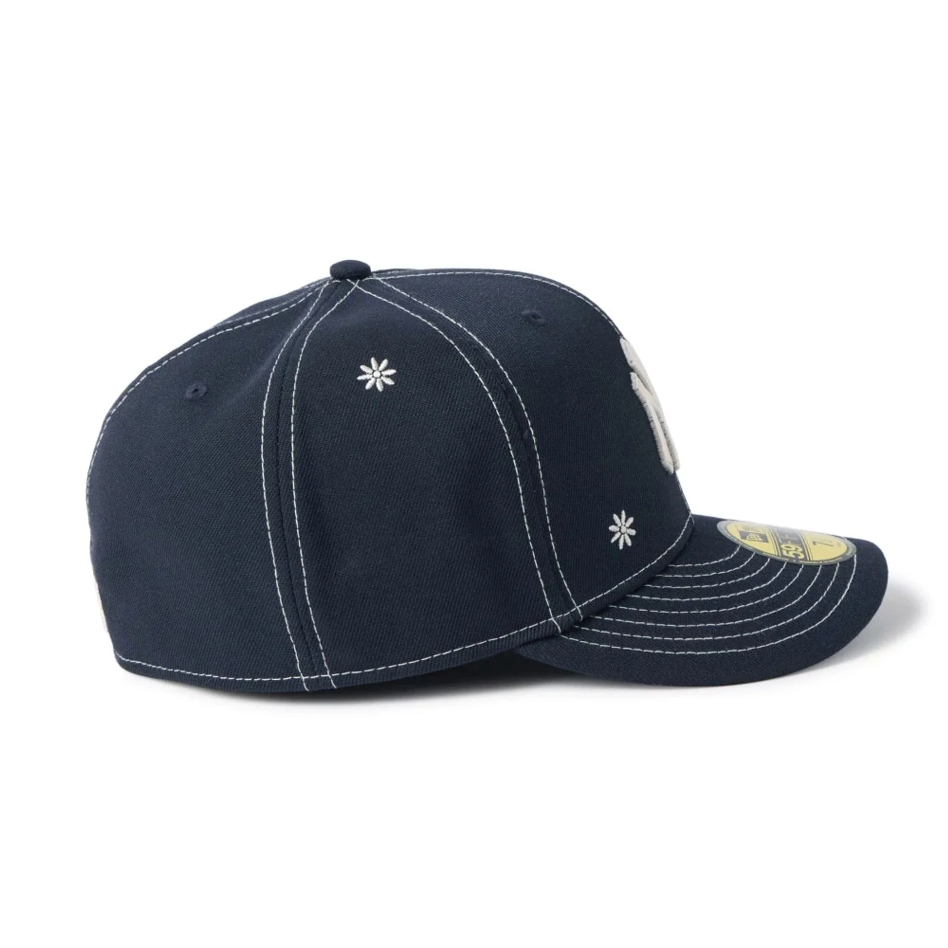 New York Yankees MLB Floral Navy 59FIFTY Fitted Cap - Image 7