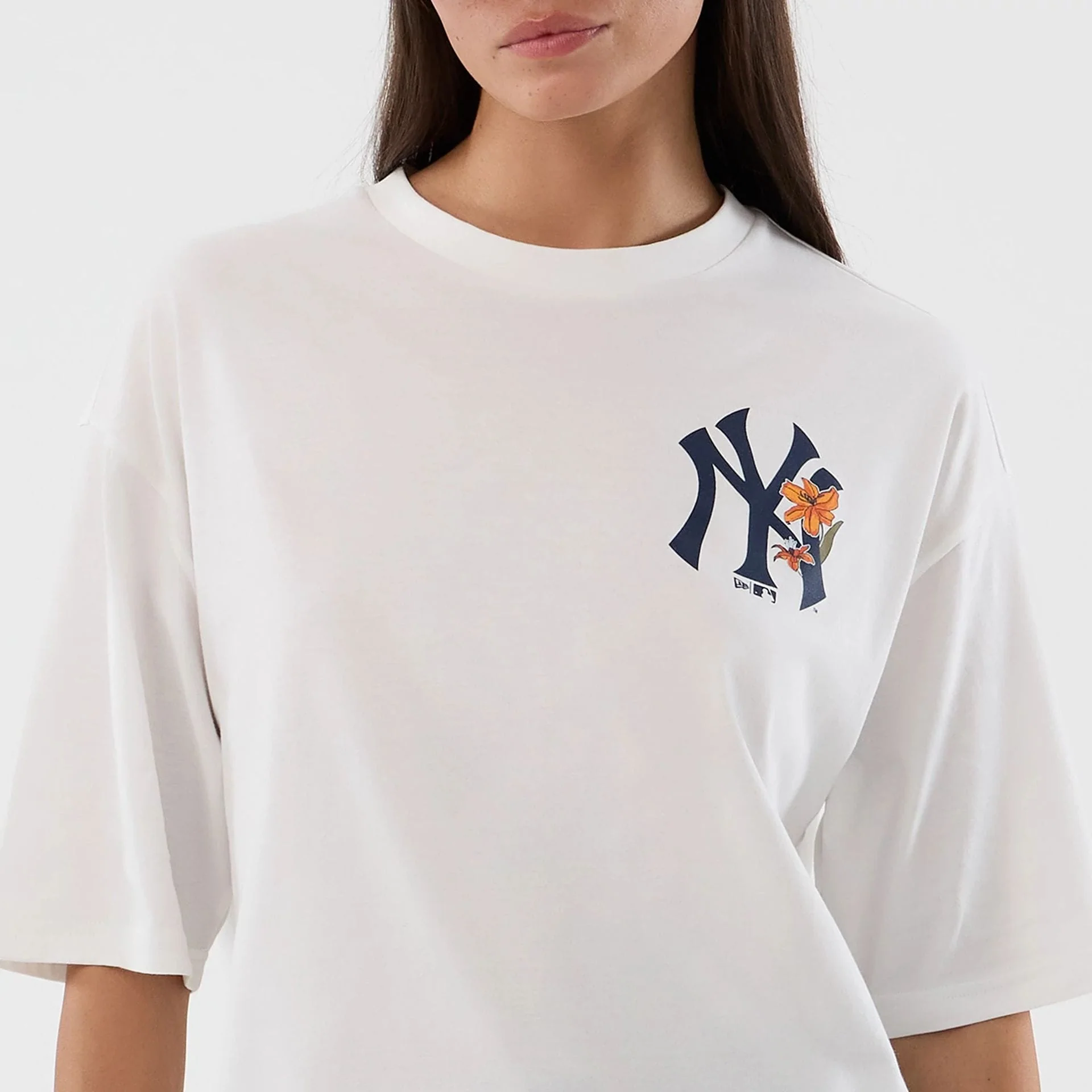 New York Yankees MLB Floral White Oversized T-Shirt - Image 6