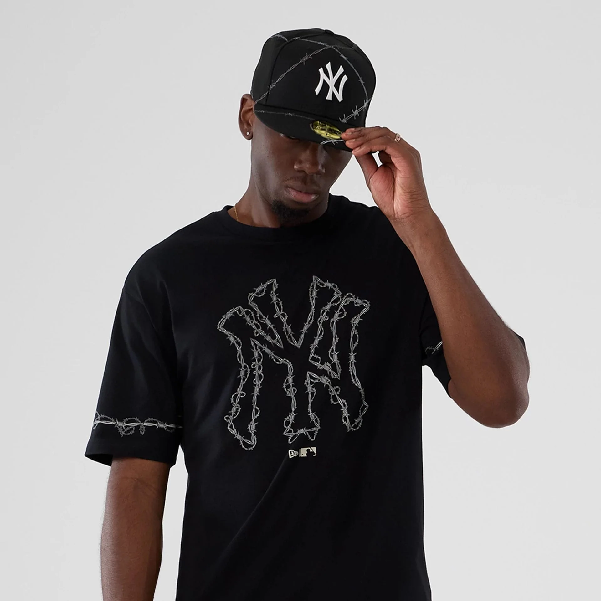 New York Yankees MLB Halloween Black Oversized T-Shirt - Image 6