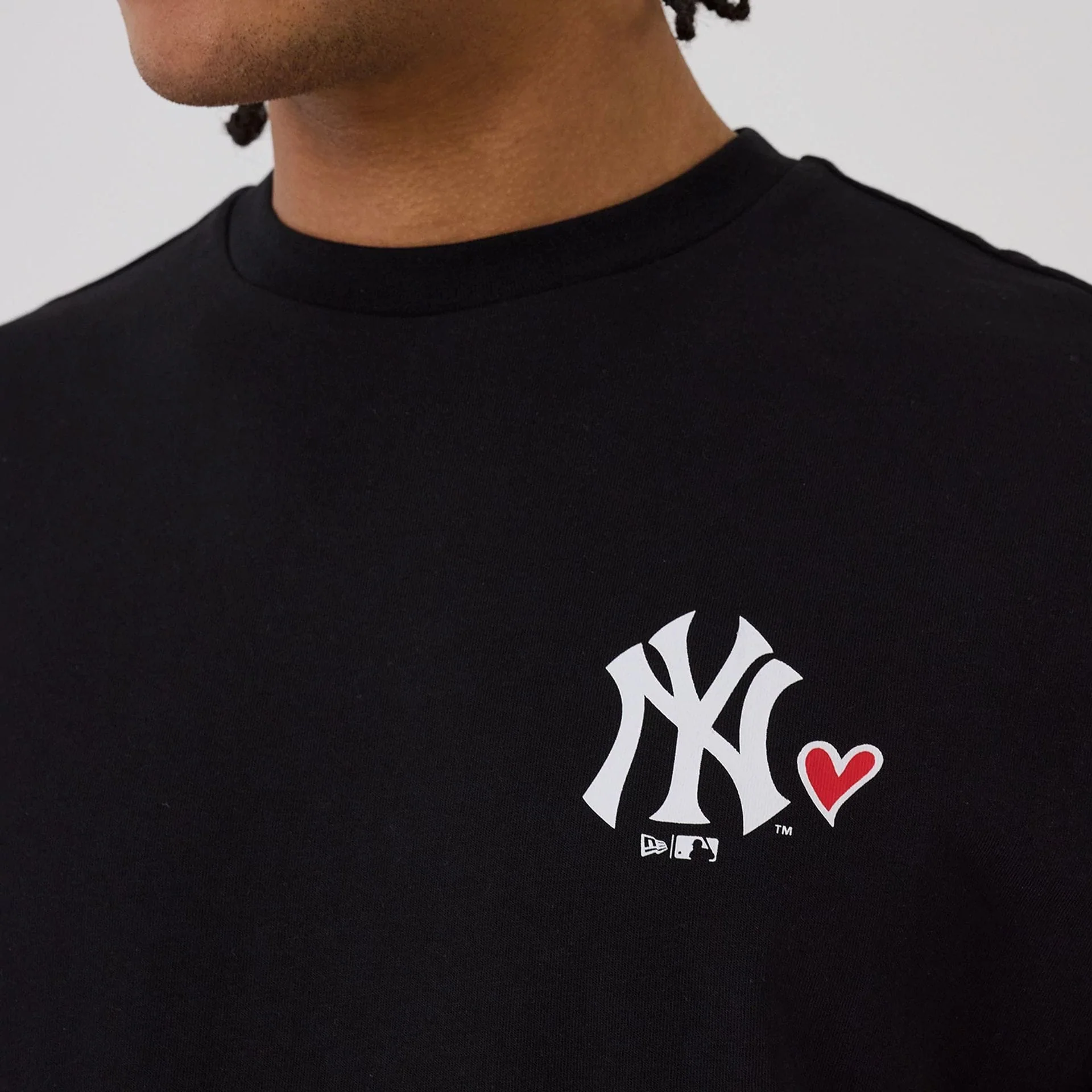 New York Yankees MLB Heart Graphic Black T-Shirt - Image 3