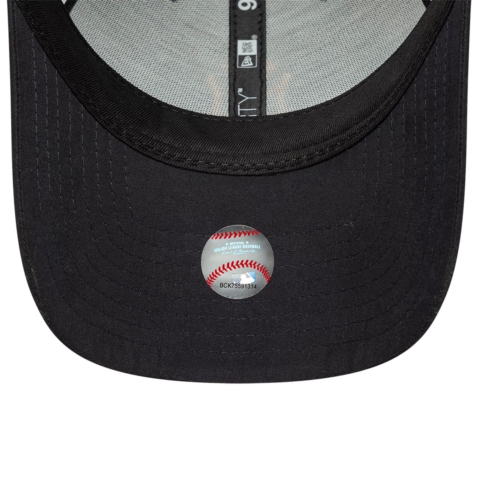 New York Yankees MLB Homefield Black 9FORTY Trucker Adjustable Cap - Image 5