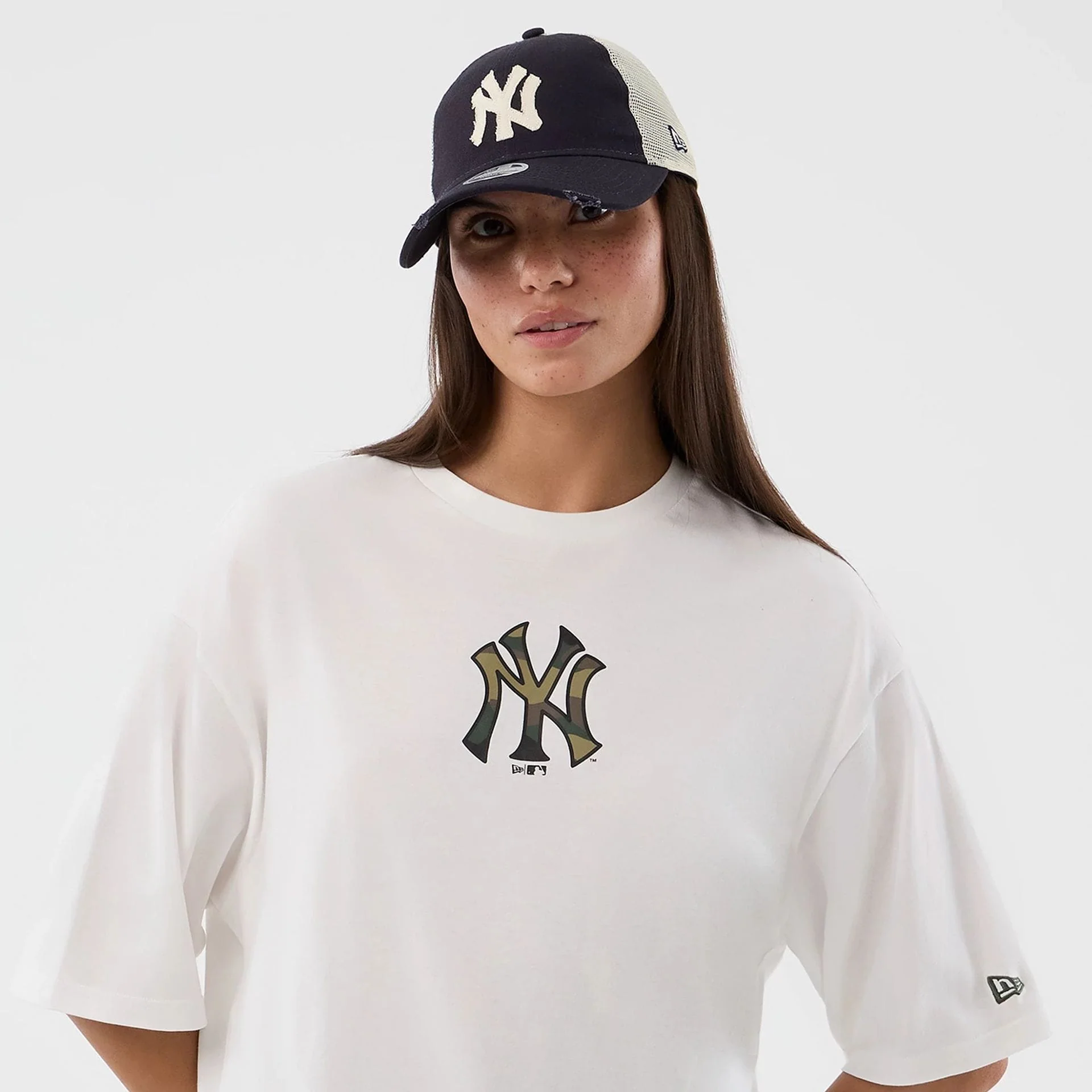 New York Yankees MLB Infill White Oversized T-Shirt - Image 7