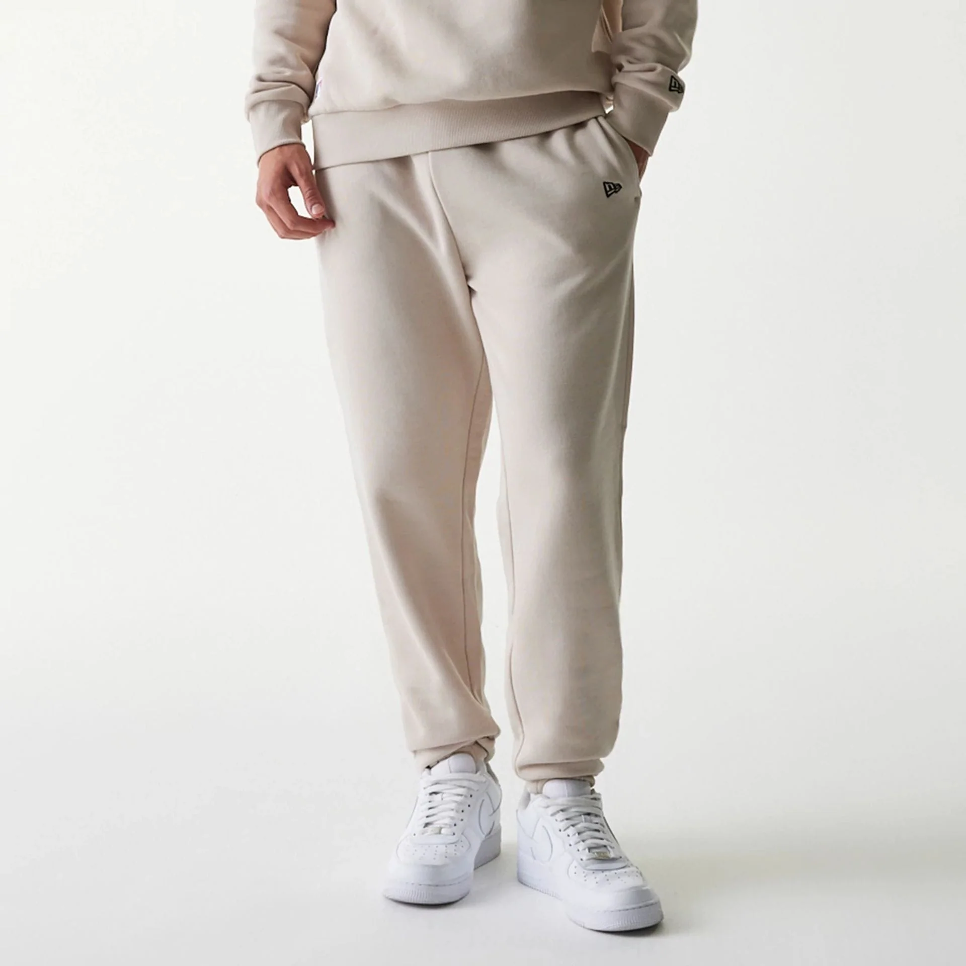 New York Yankees MLB League Essential Cream Joggers - Image 4