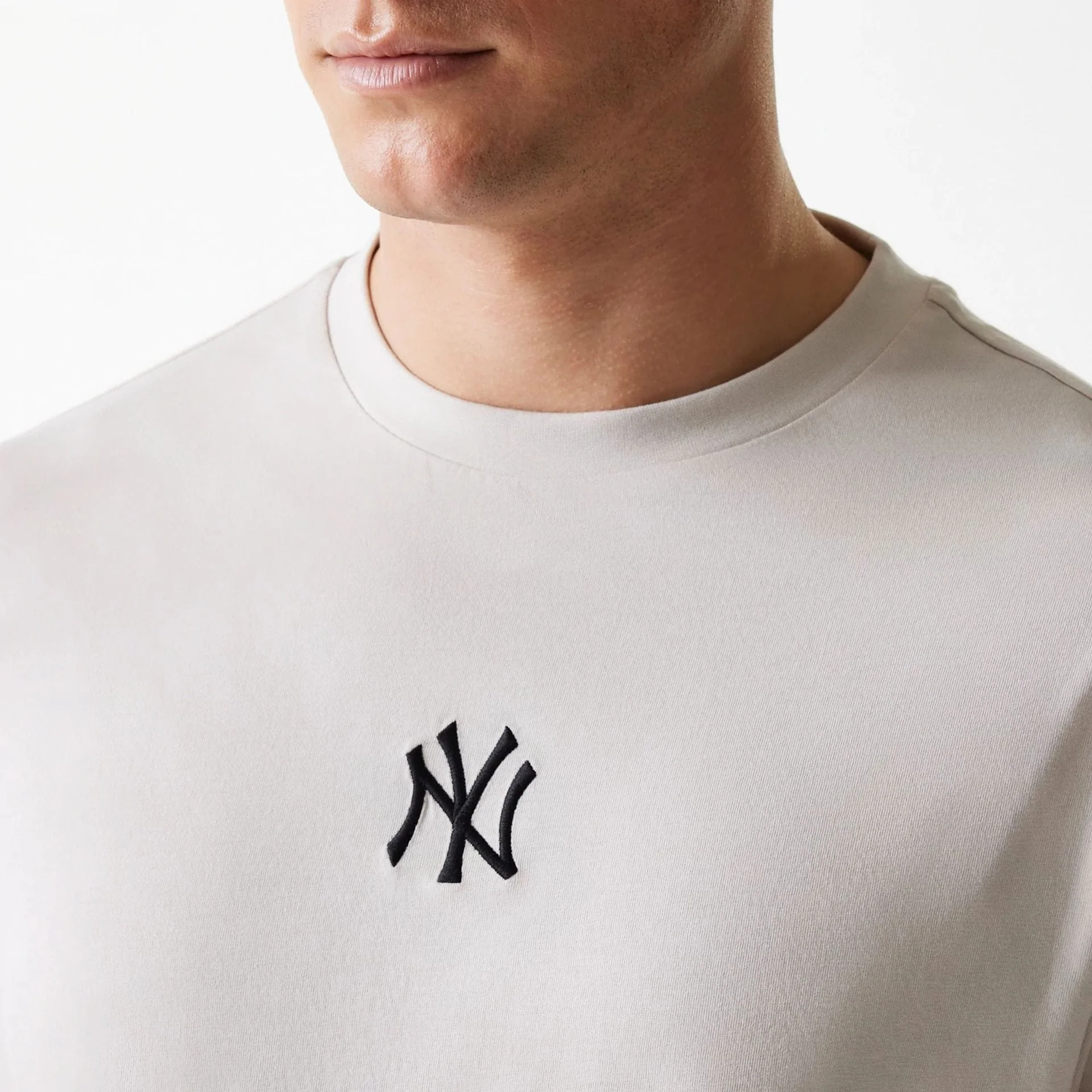 New York Yankees MLB League Essential Cream Oversized T-Shirt - Image 4