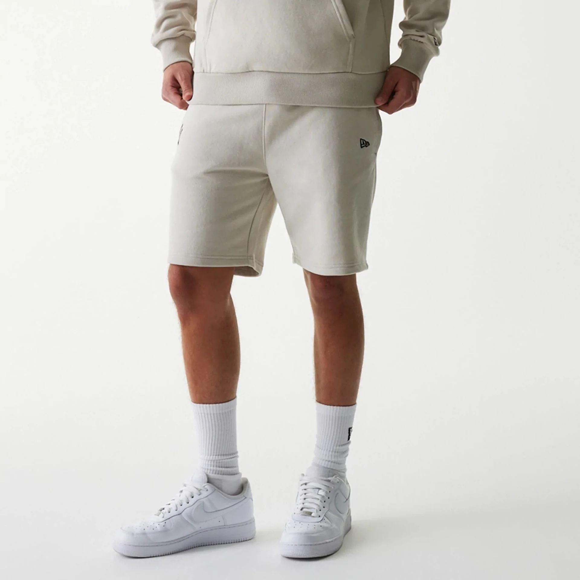 New York Yankees MLB League Essential Midi Cream Shorts - Image 4