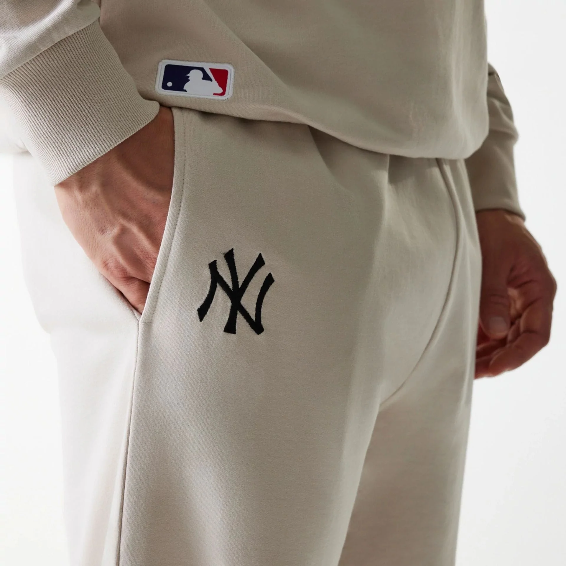 New York Yankees MLB League Essential Midi French Terry Cream Joggers - Image 4