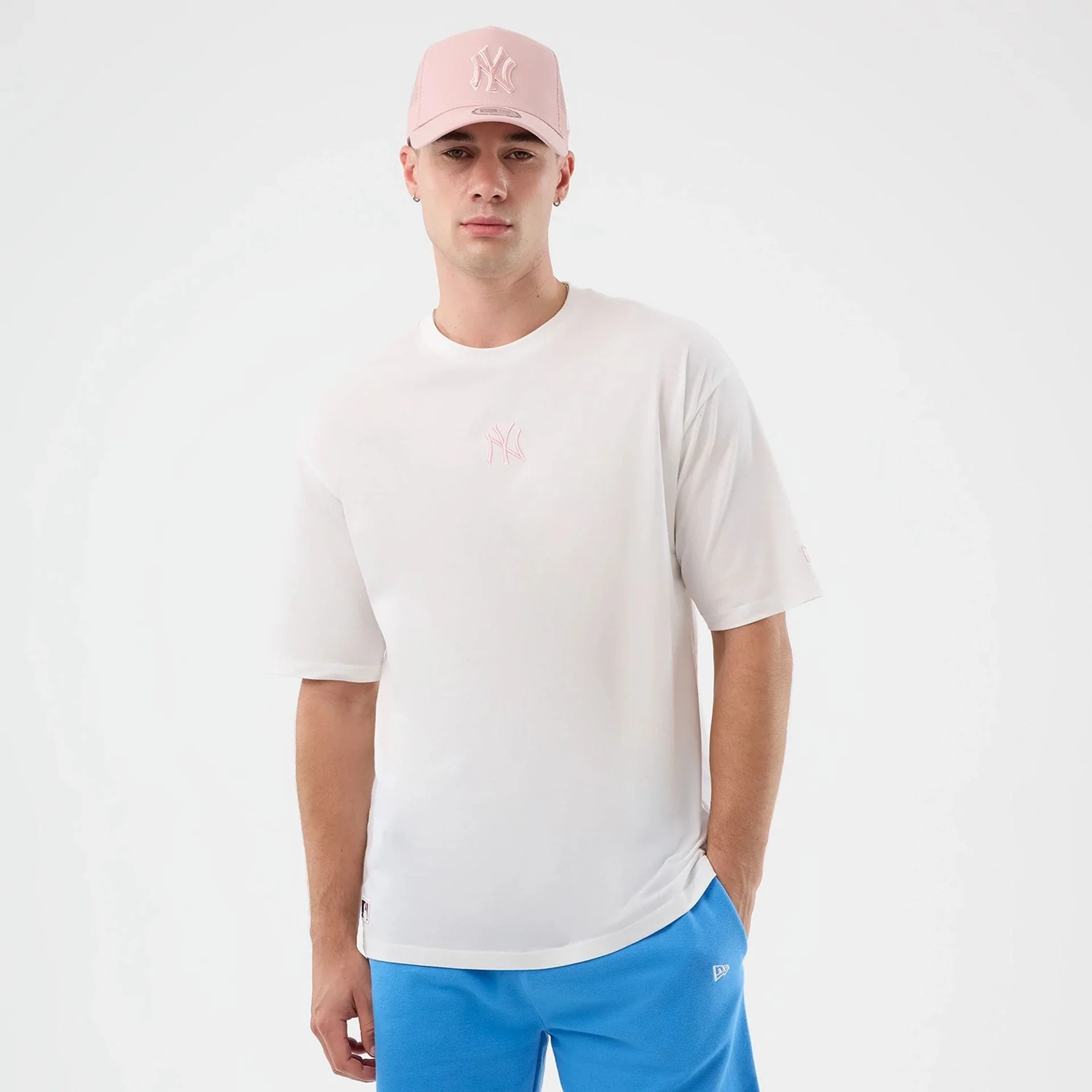 New York Yankees MLB League Essential White Oversized T-Shirt - Image 3