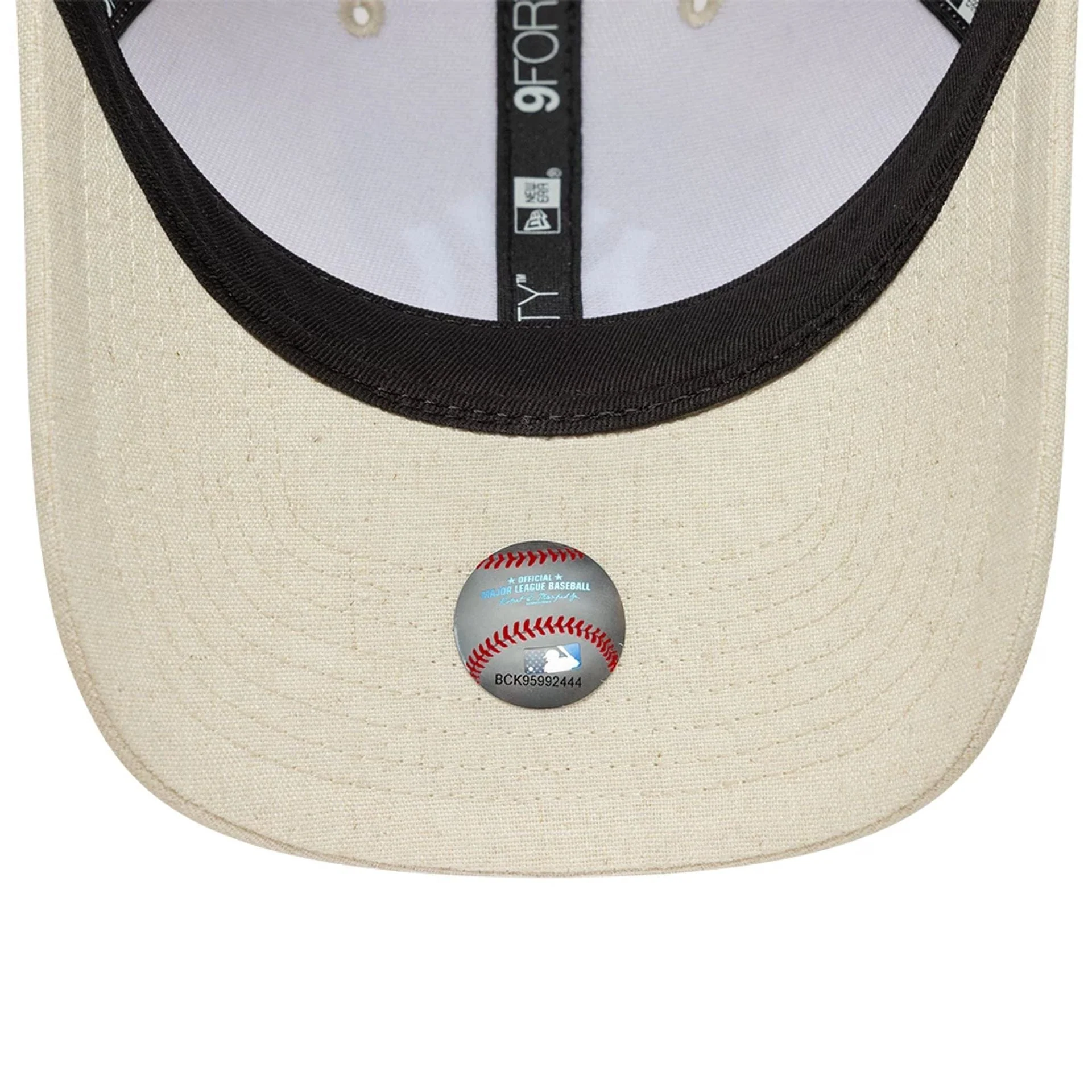 New York Yankees MLB Linen Cream 9FORTY M-Crown Adjustable Cap - Image 5