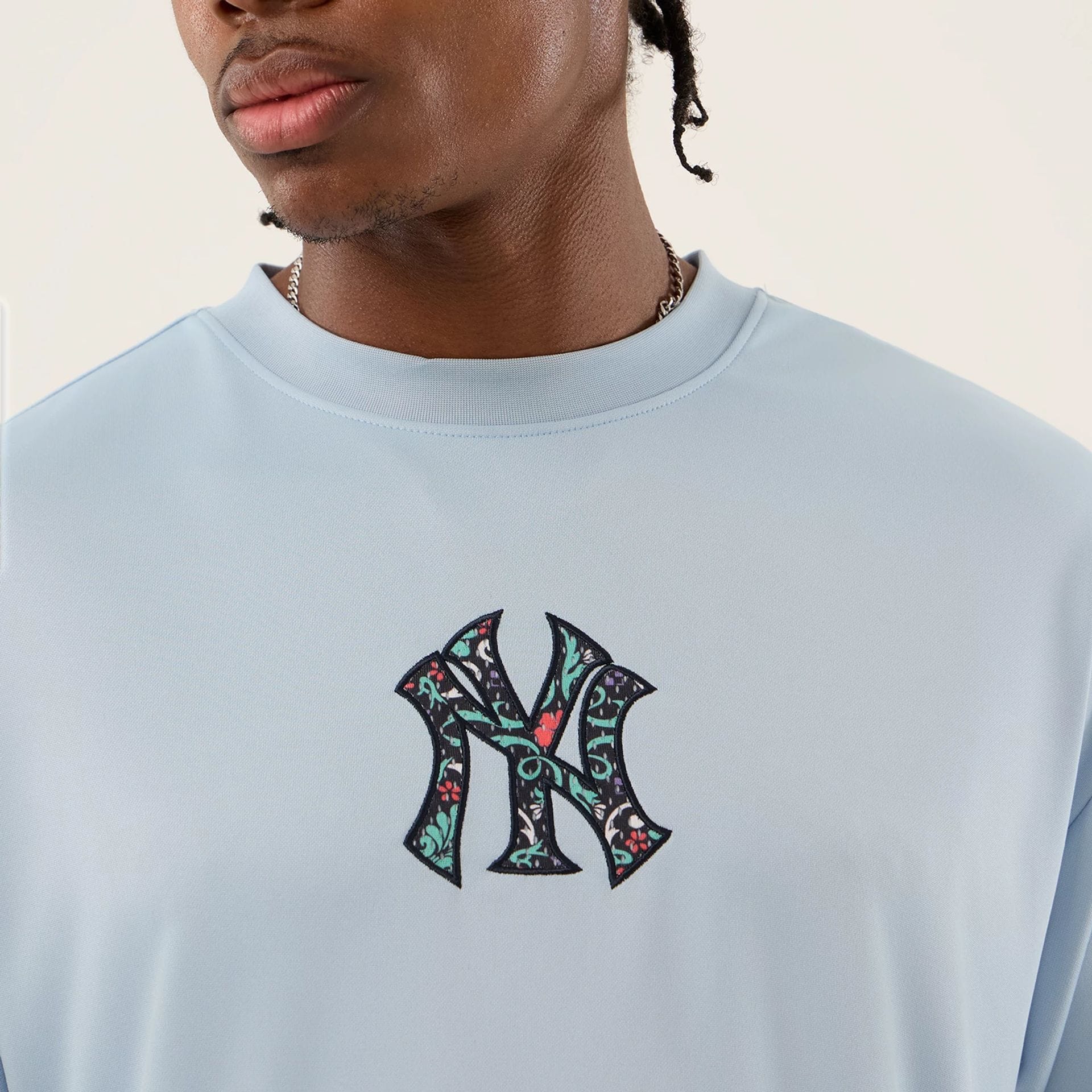 New York Yankees MLB Mesh Infill Pastel Blue Oversized T-Shirt - Image 3