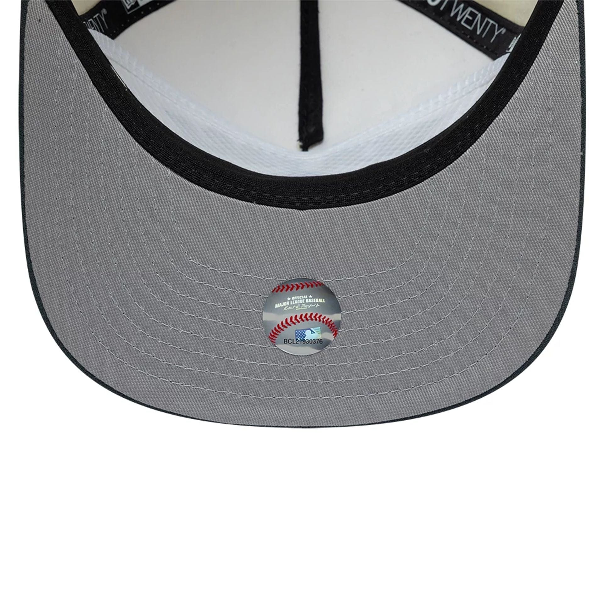 New York Yankees MLB Metallic Logo Cream 19TWENTY Adjustable Cap - Image 2