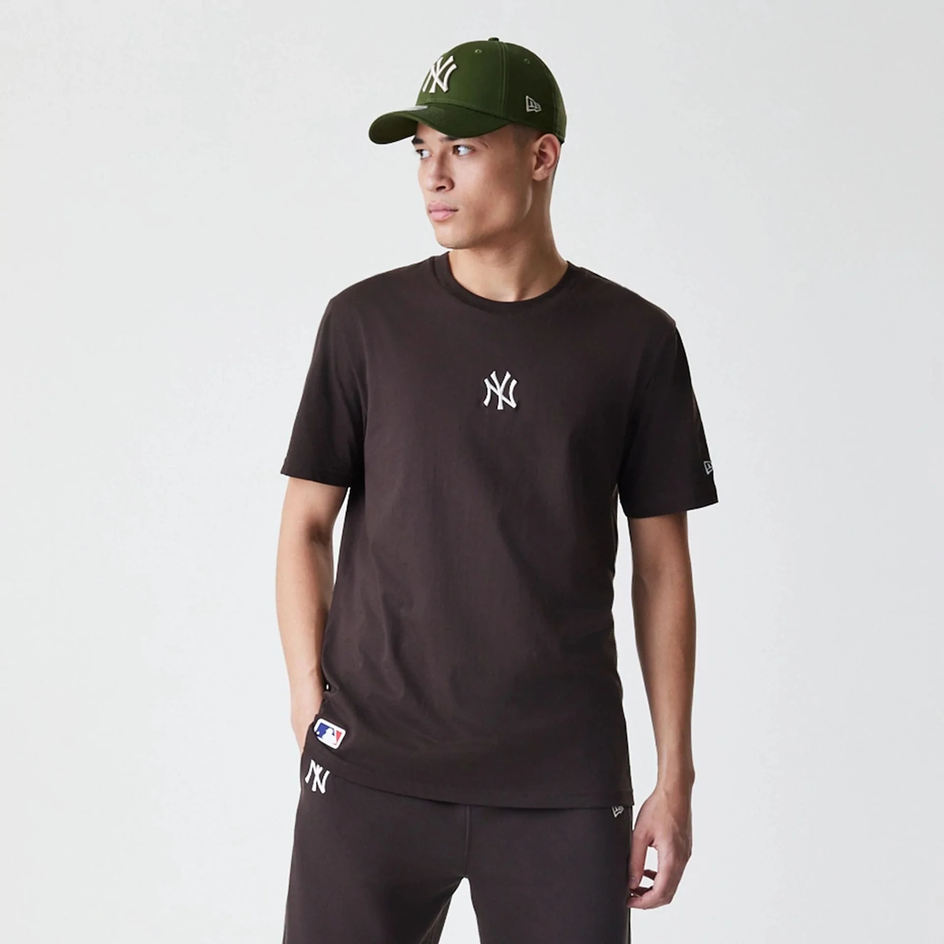 New York Yankees MLB Midi League Essential Dark Brown Oversized T-Shirt - Image 3