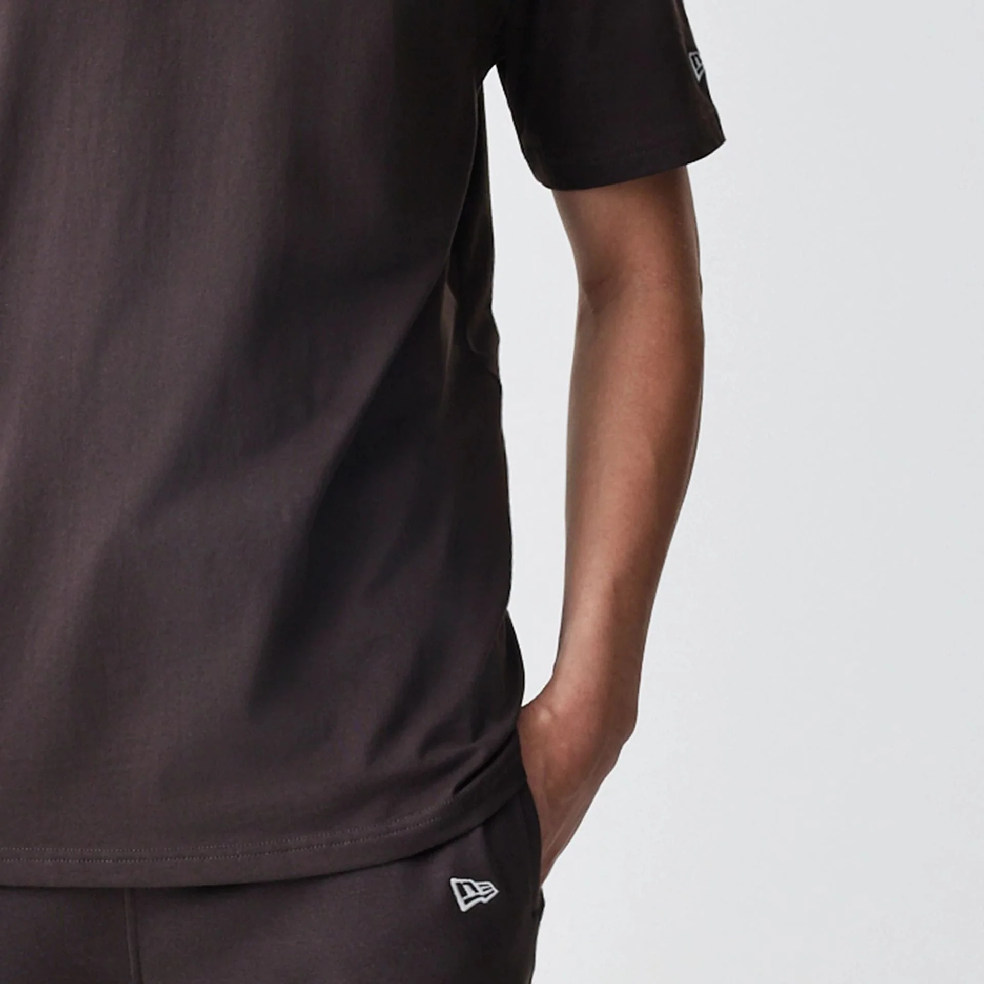 New York Yankees MLB Midi League Essential Dark Brown Oversized T-Shirt - Image 6