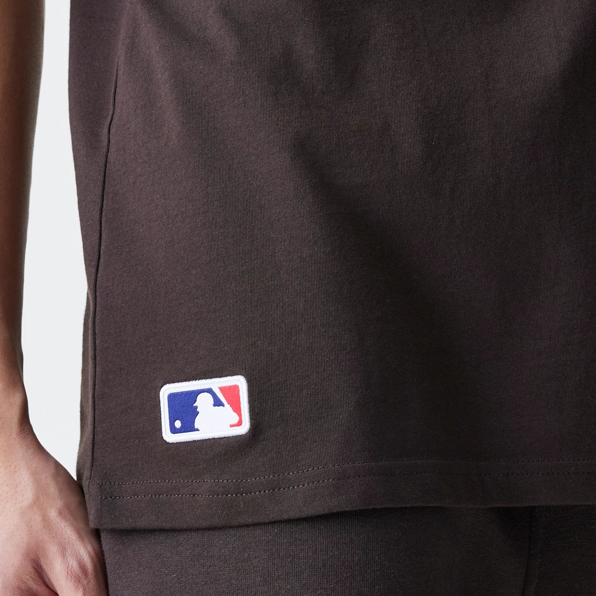 New York Yankees MLB Midi League Essential Dark Brown Oversized T-Shirt - Image 7