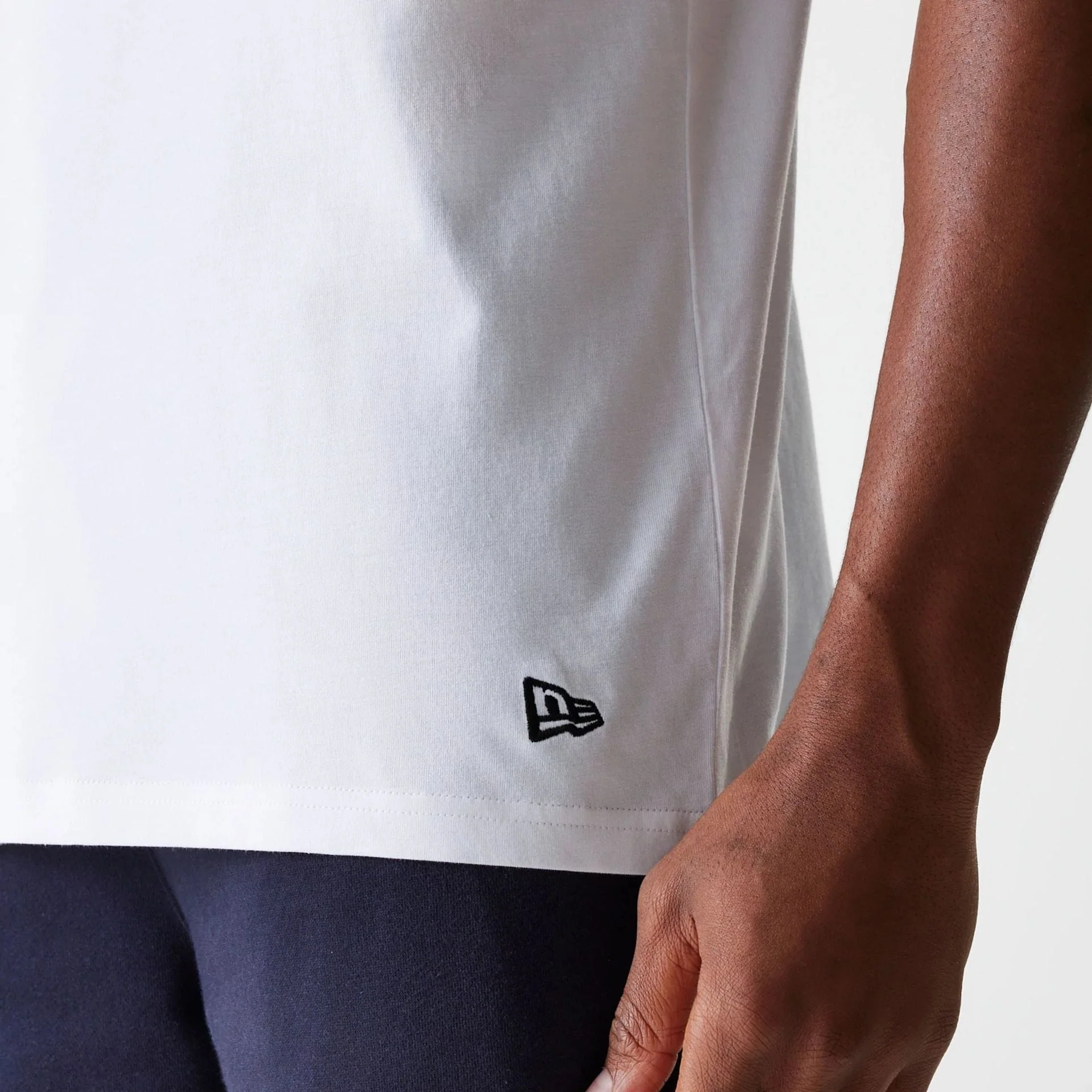 New York Yankees MLB Midi White Sleeveless T-Shirt - Image 5