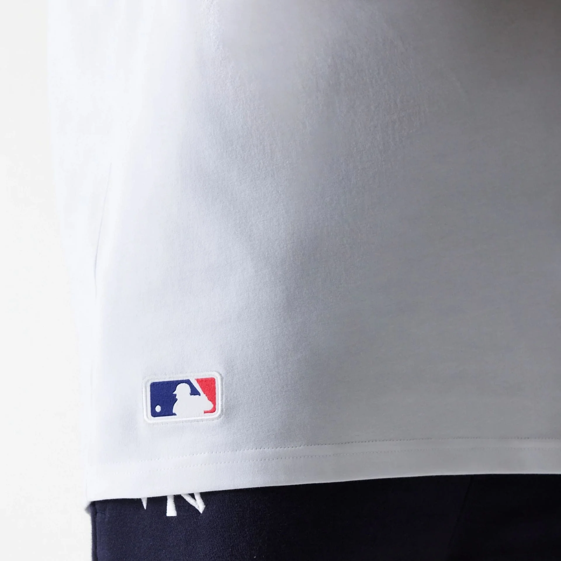 New York Yankees MLB Midi White Sleeveless T-Shirt - Image 6