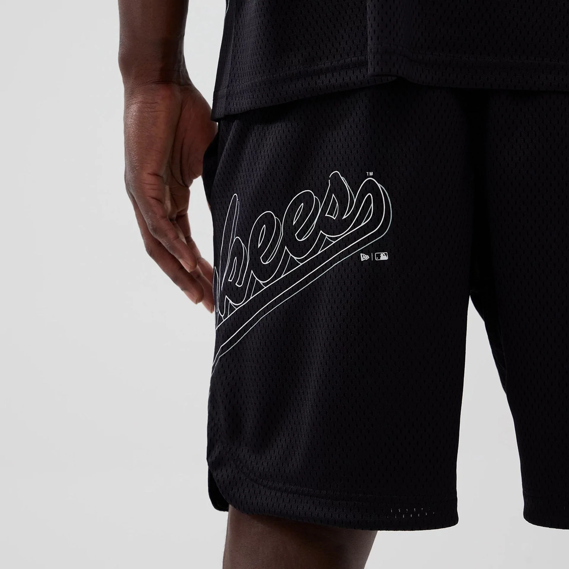 New York Yankees MLB Mix League Black Oversized Mesh Shorts - Image 3
