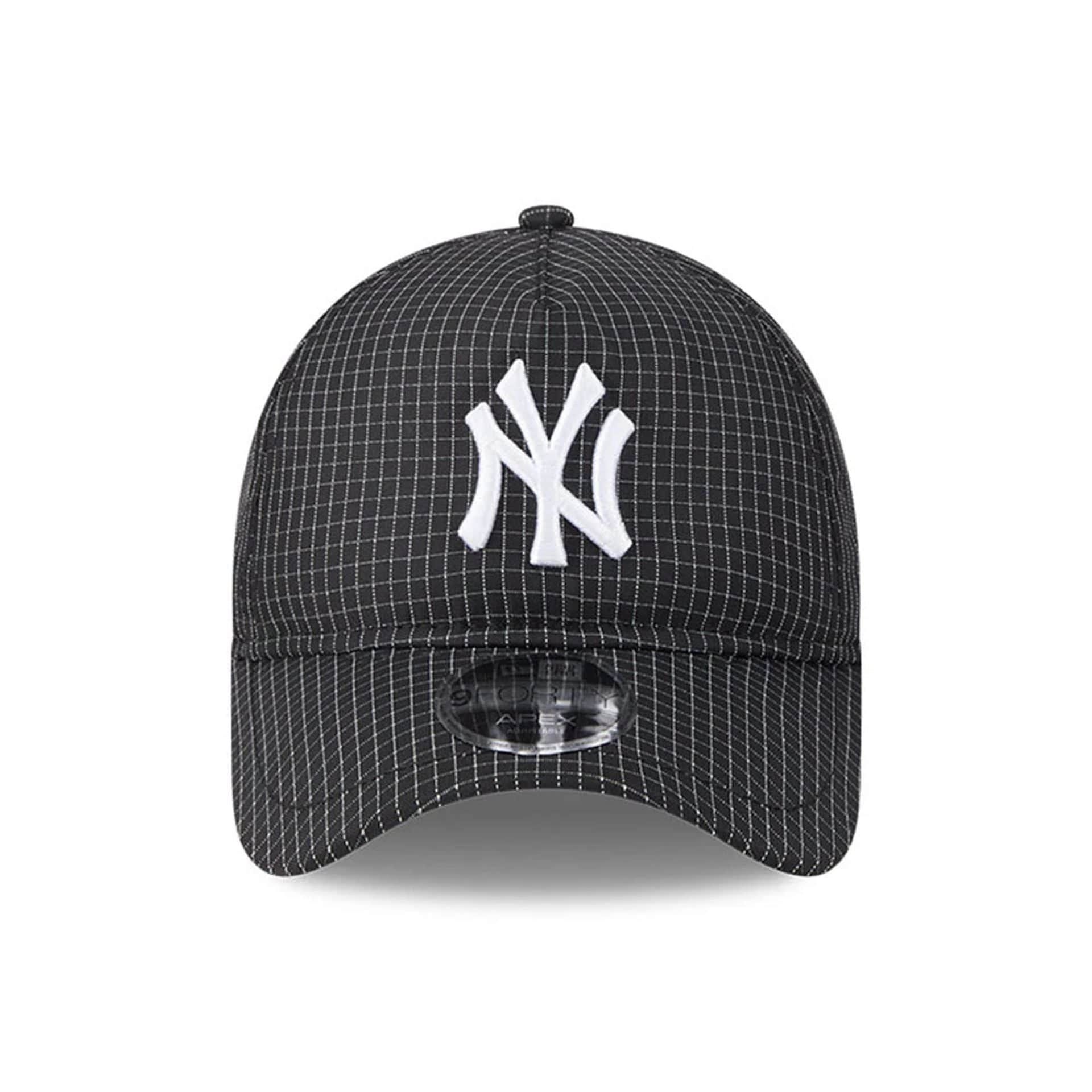 New York Yankees MLB Quickstrike Black 9FORTY Apex Adjustable Cap - Image 2