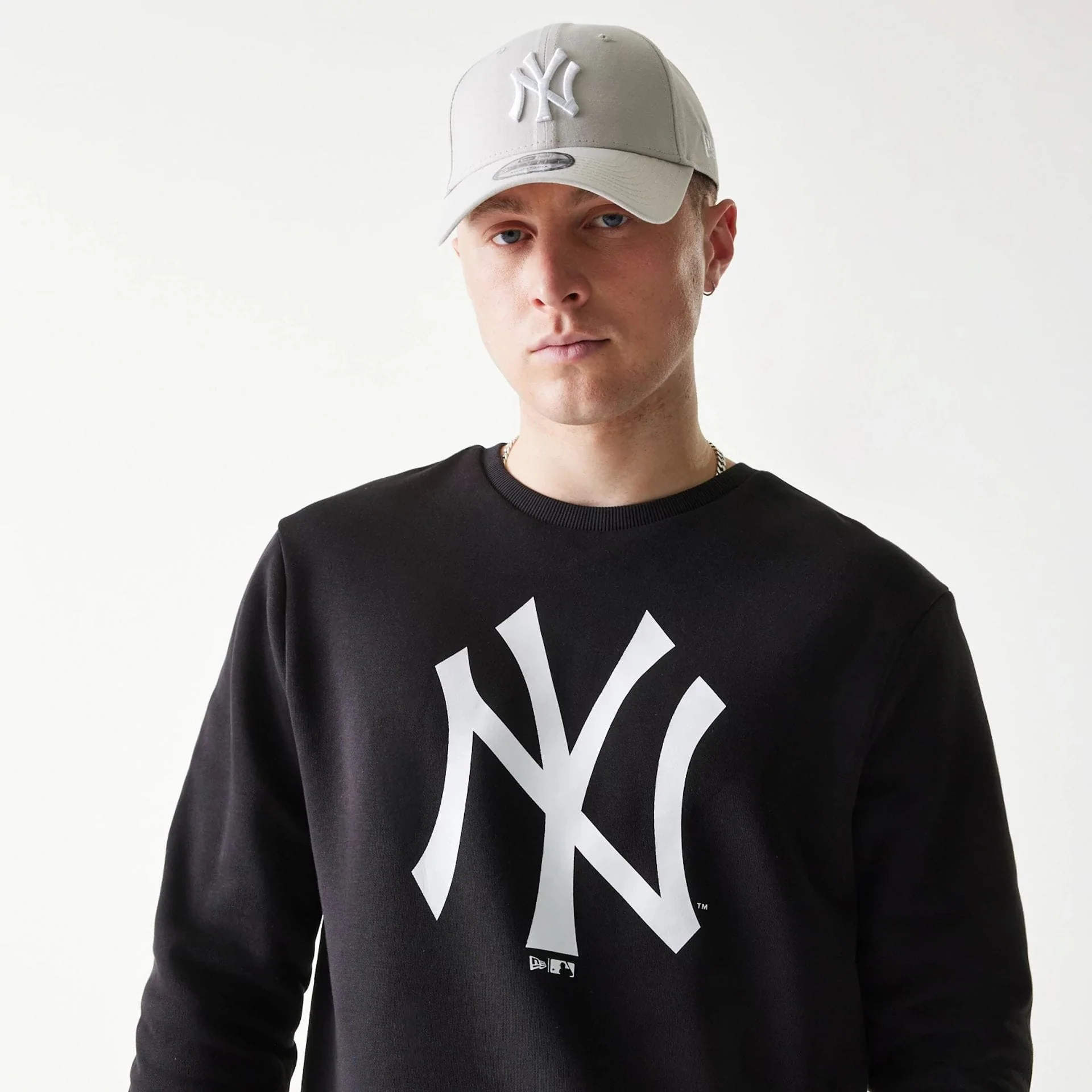 New York Yankees MLB Regular Black Crew Neck Sweater - Image 2