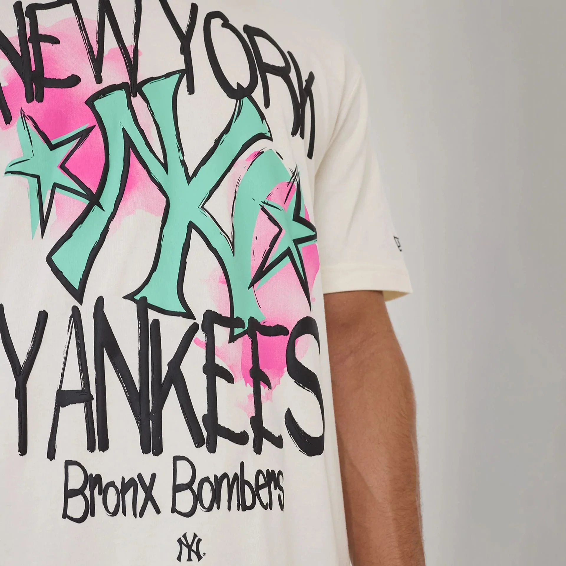 New York Yankees MLB Street Art Graphic Light Beige T-Shirt - Image 3