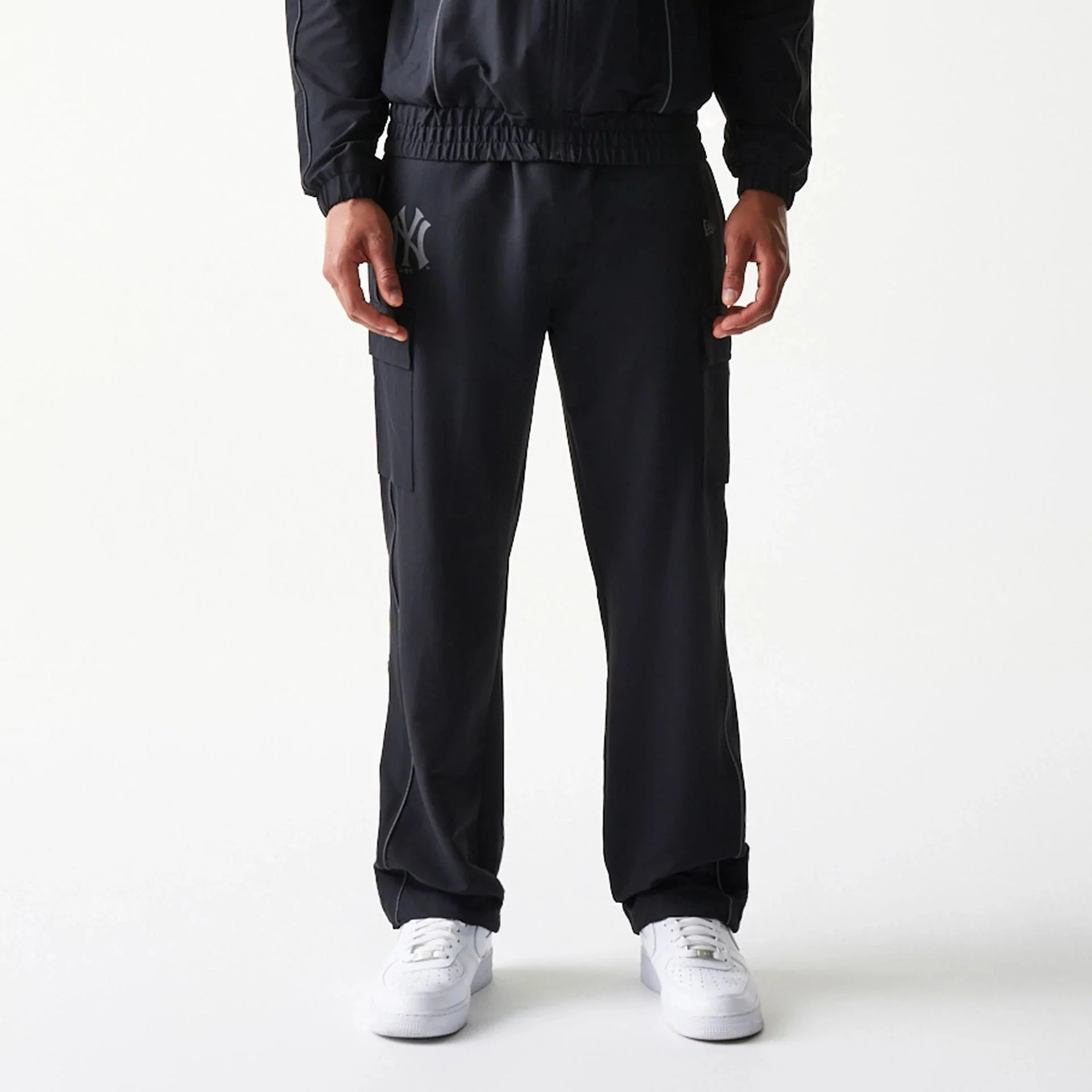 New York Yankees MLB Utility Black Straight Leg Cargo Joggers - Image 3