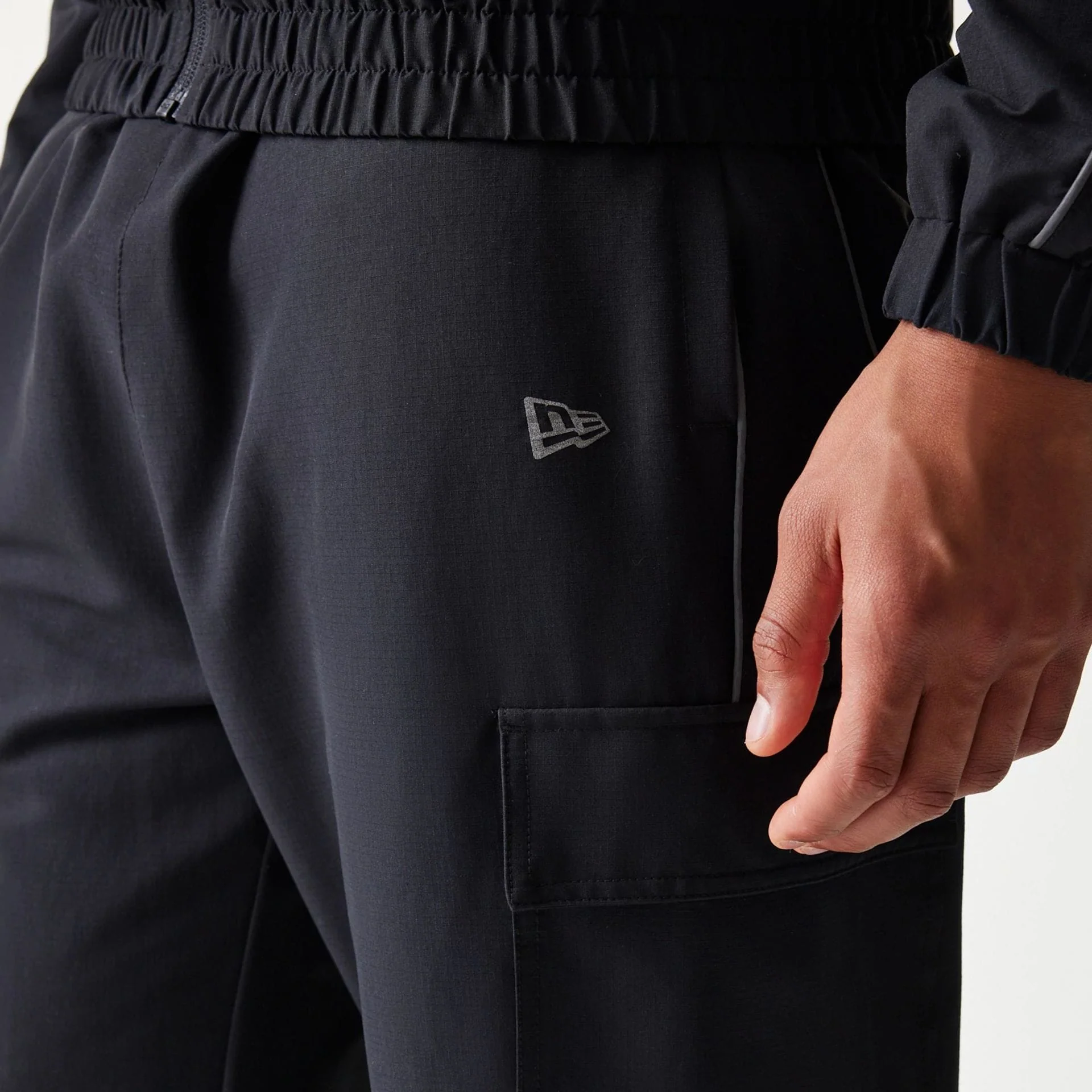 New York Yankees MLB Utility Black Straight Leg Cargo Joggers - Image 5