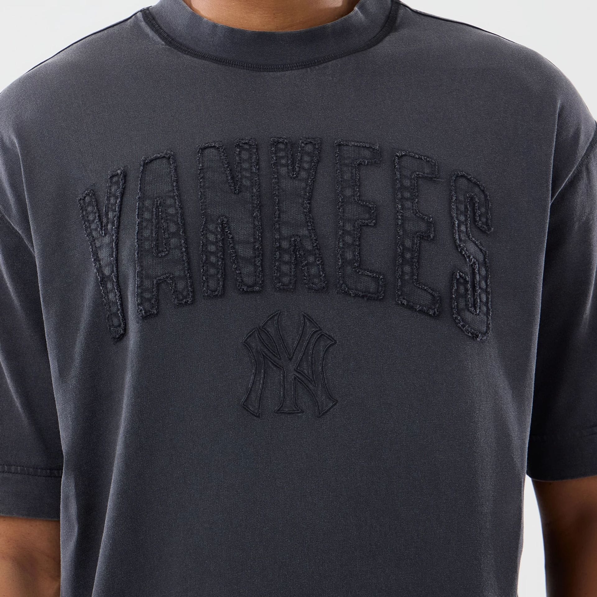 New York Yankees MLB Washed Black T-Shirt - Image 4