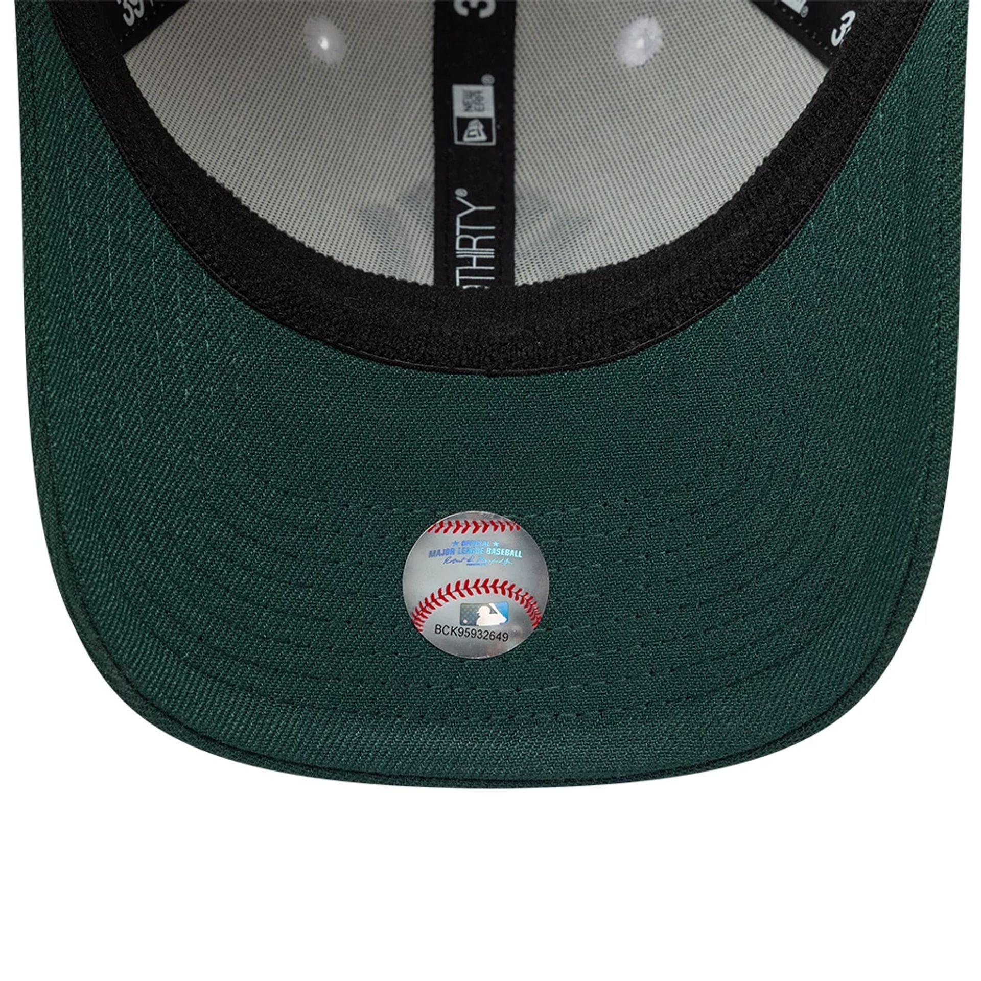 New York Yankees MLB White 39THIRTY Stretch Fit Cap - Image 7