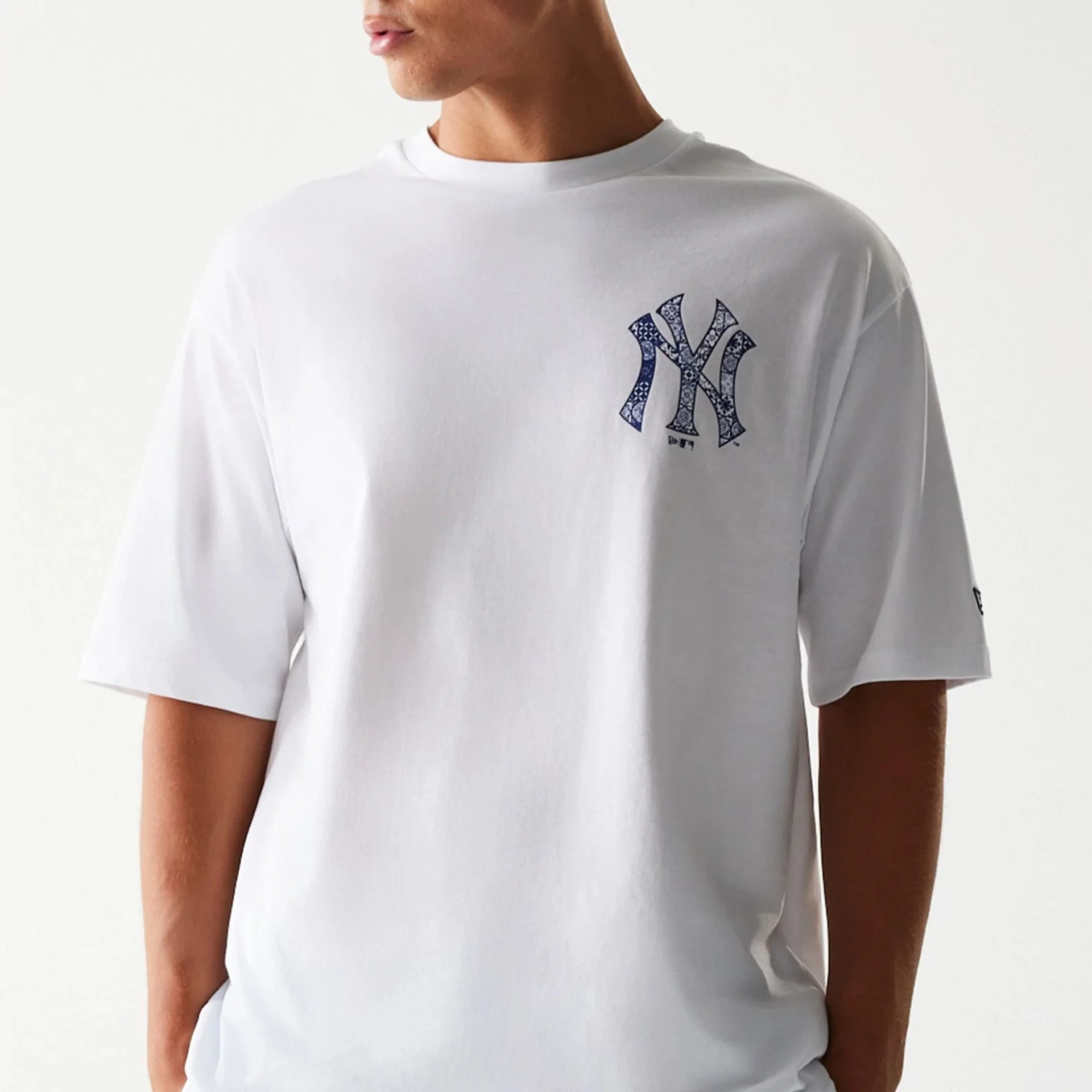 New York Yankees MLB White Oversized T-Shirt - Image 7