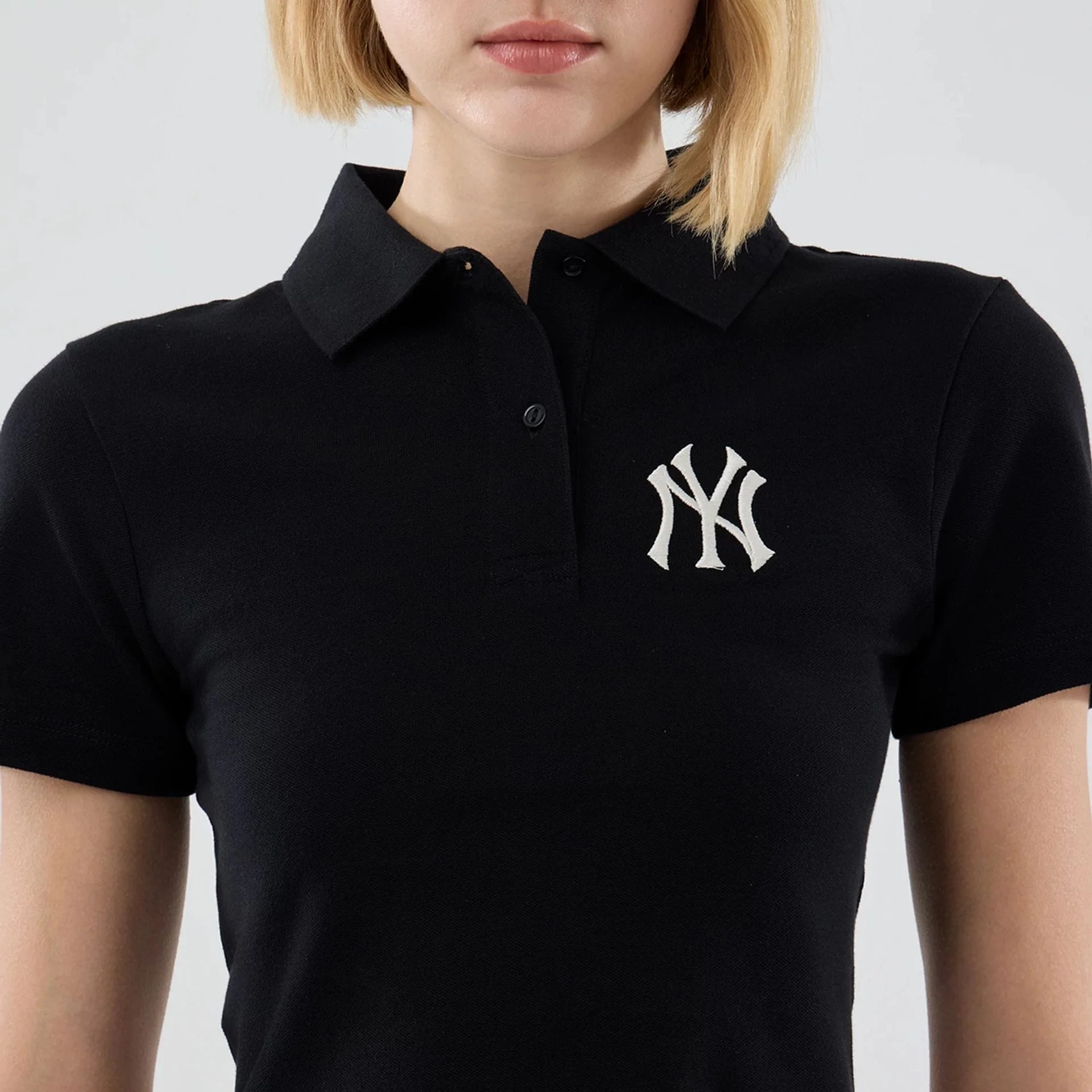 New York Yankees Womens MLB Black Cropped Slim Polo T-shirt - Image 4