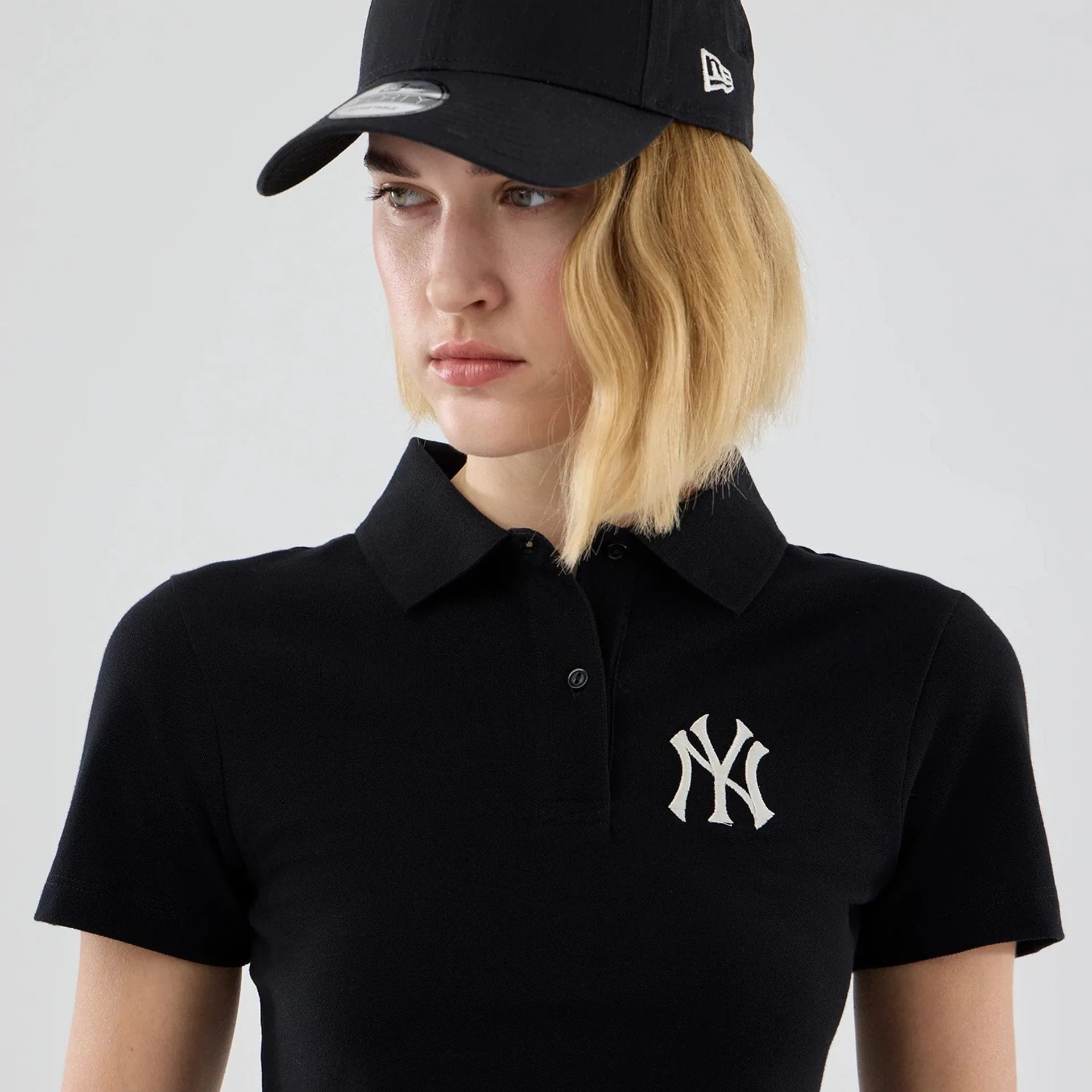 New York Yankees Womens MLB Black Cropped Slim Polo T-shirt - Image 6