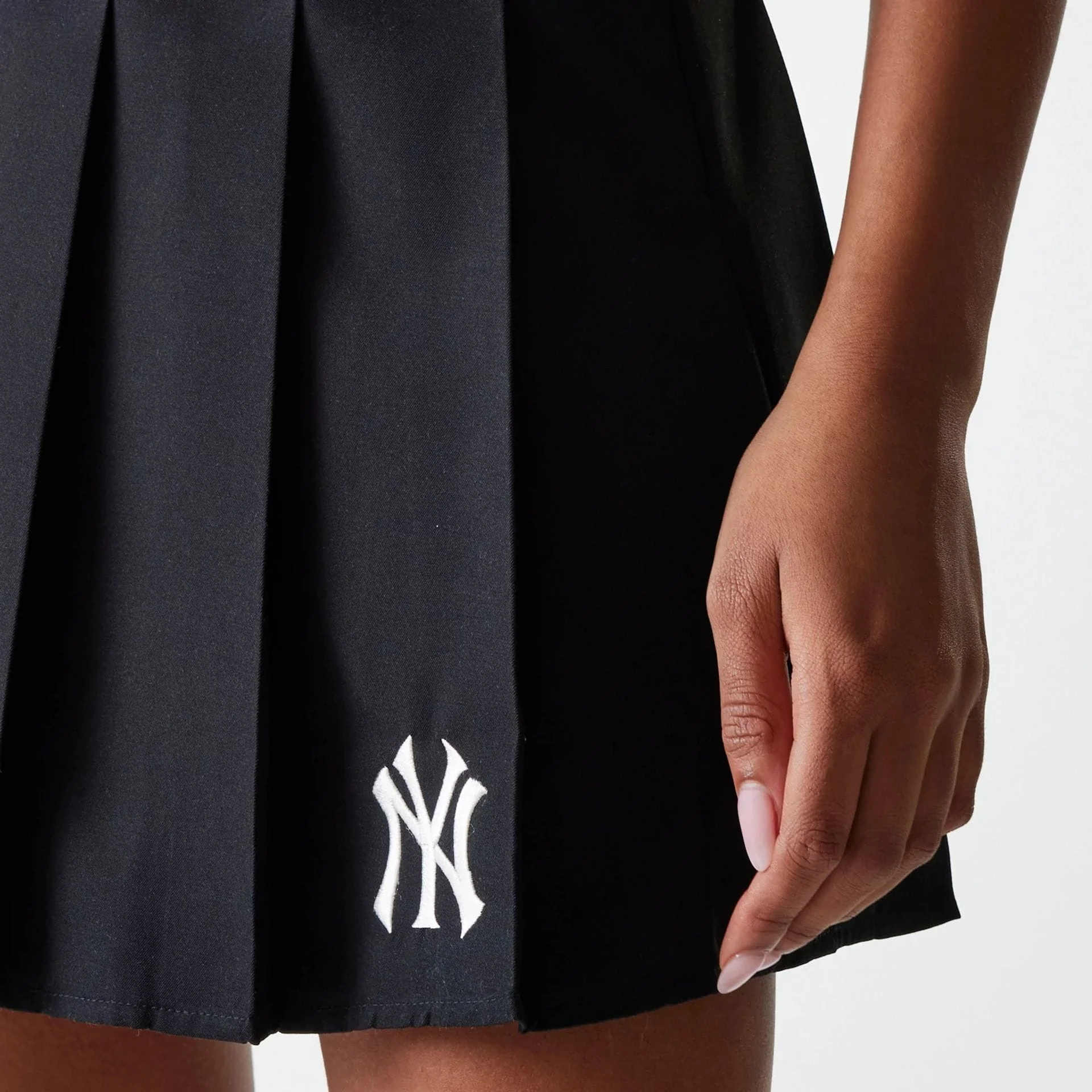 New York Yankees Womens MLB Black Tennis Skirt - Image 4