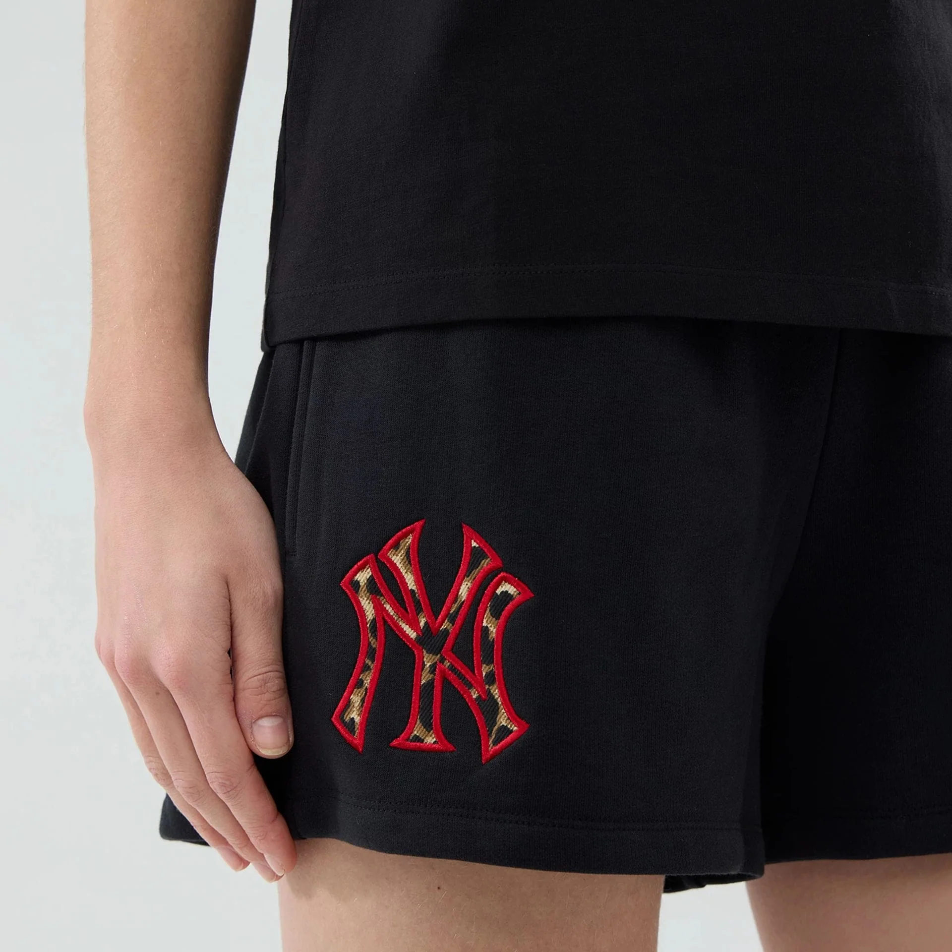 New York Yankees Womens MLB Infill Black Shorts - Image 4