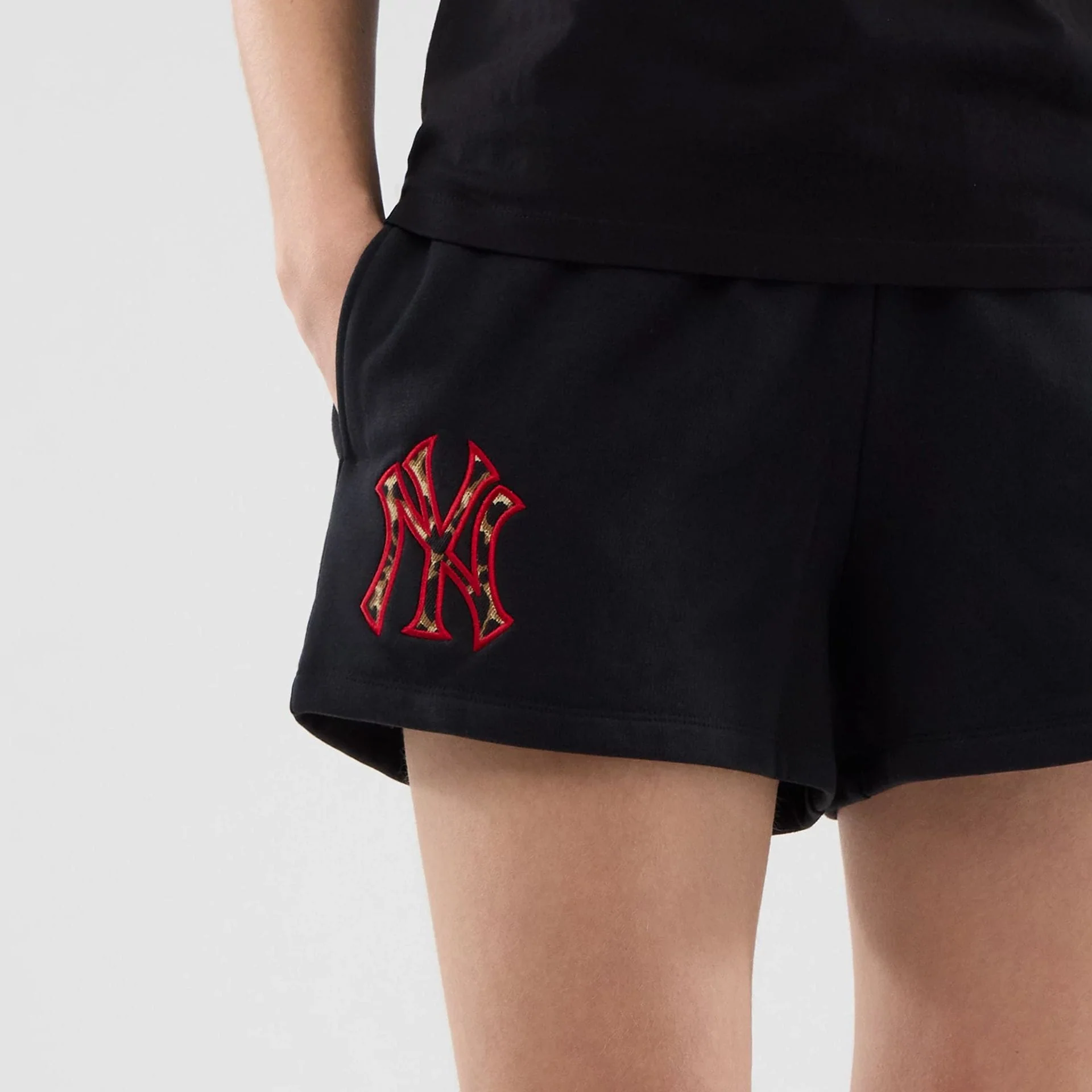 New York Yankees Womens MLB Infill Black Shorts - Image 6