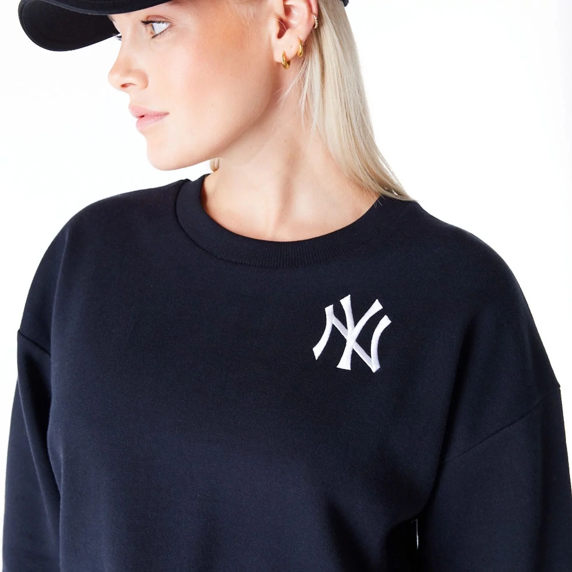 New York Yankees Womens MLB League Essential Black Crop Crew Neck Sweatshirt - Image 6