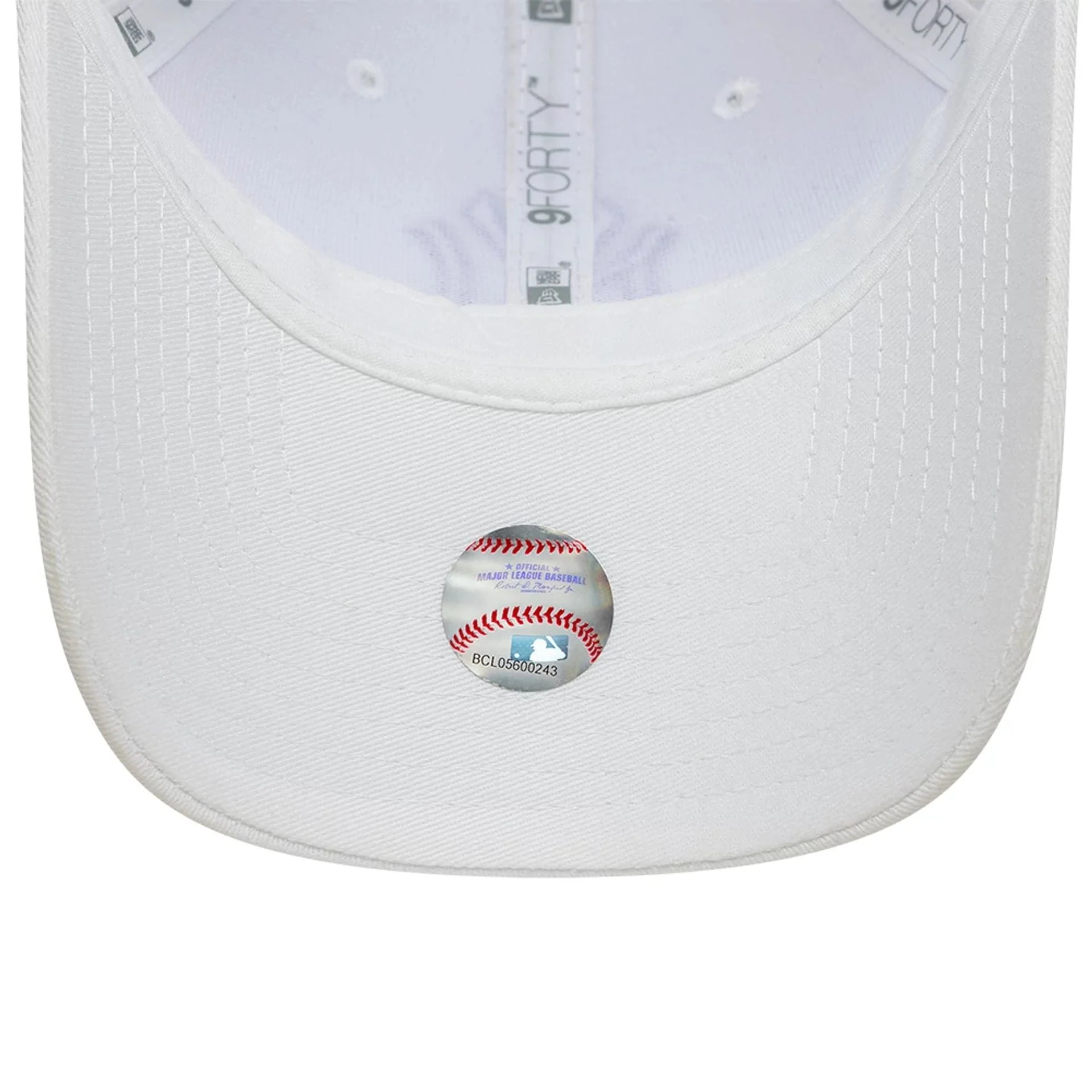 New York Yankees Womens MLB League Essential White 9FORTY Adjustable Cap - Image 5